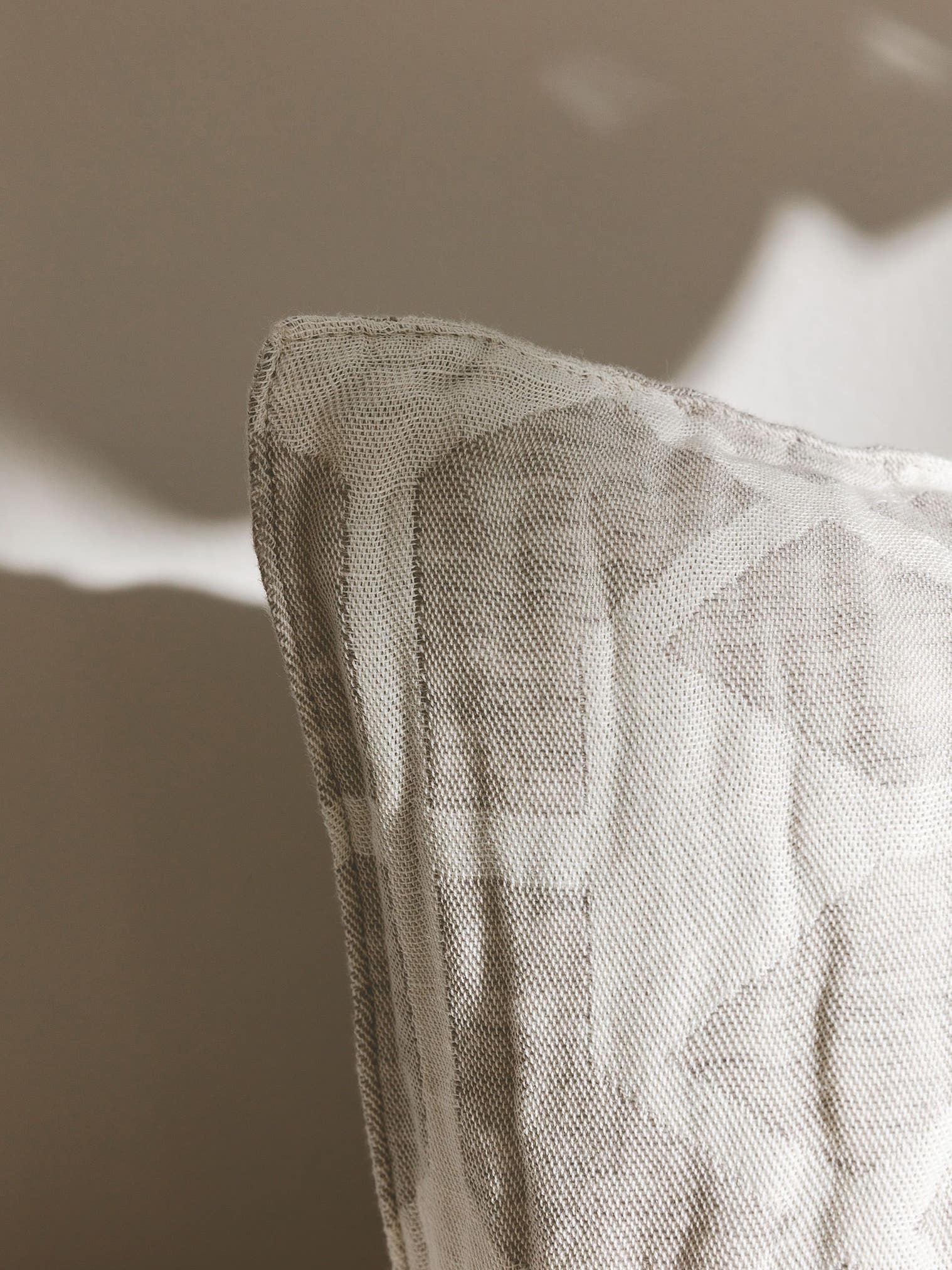 Kissenbezug aus Leinen-Mix Sabine Cream im Design Geometrisch aus 60% Baumwolle, 40% Leinen von benuta Pure