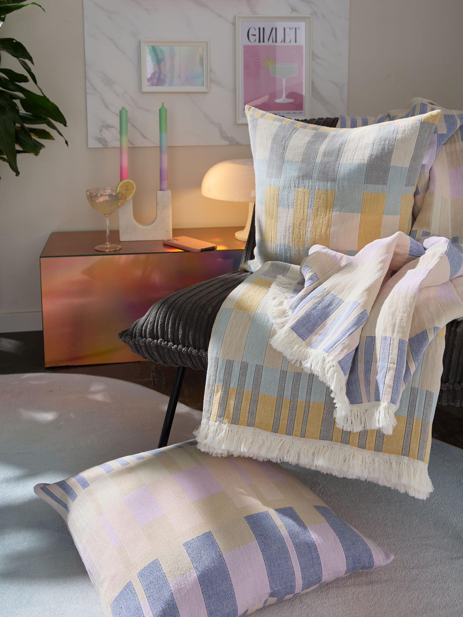 Housse de coussin Nico Multicouleur/Mauve en motif Géométrique en 100% Coton de benuta Pop