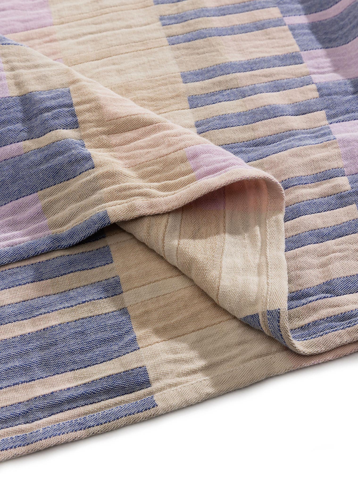 Plaid en coton Nico Multicouleur/Mauve en motif Géométrique en 100% Coton de benuta Pop