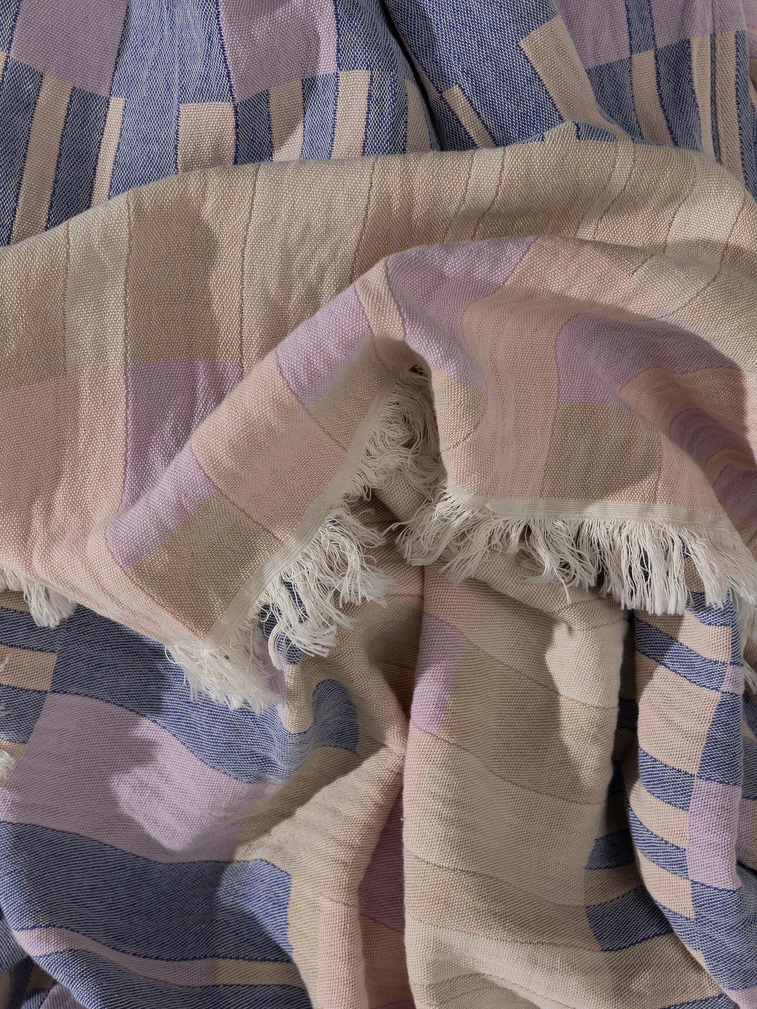 Plaid en coton Nico Multicouleur/Mauve en motif Géométrique en 100% Coton de benuta Pop