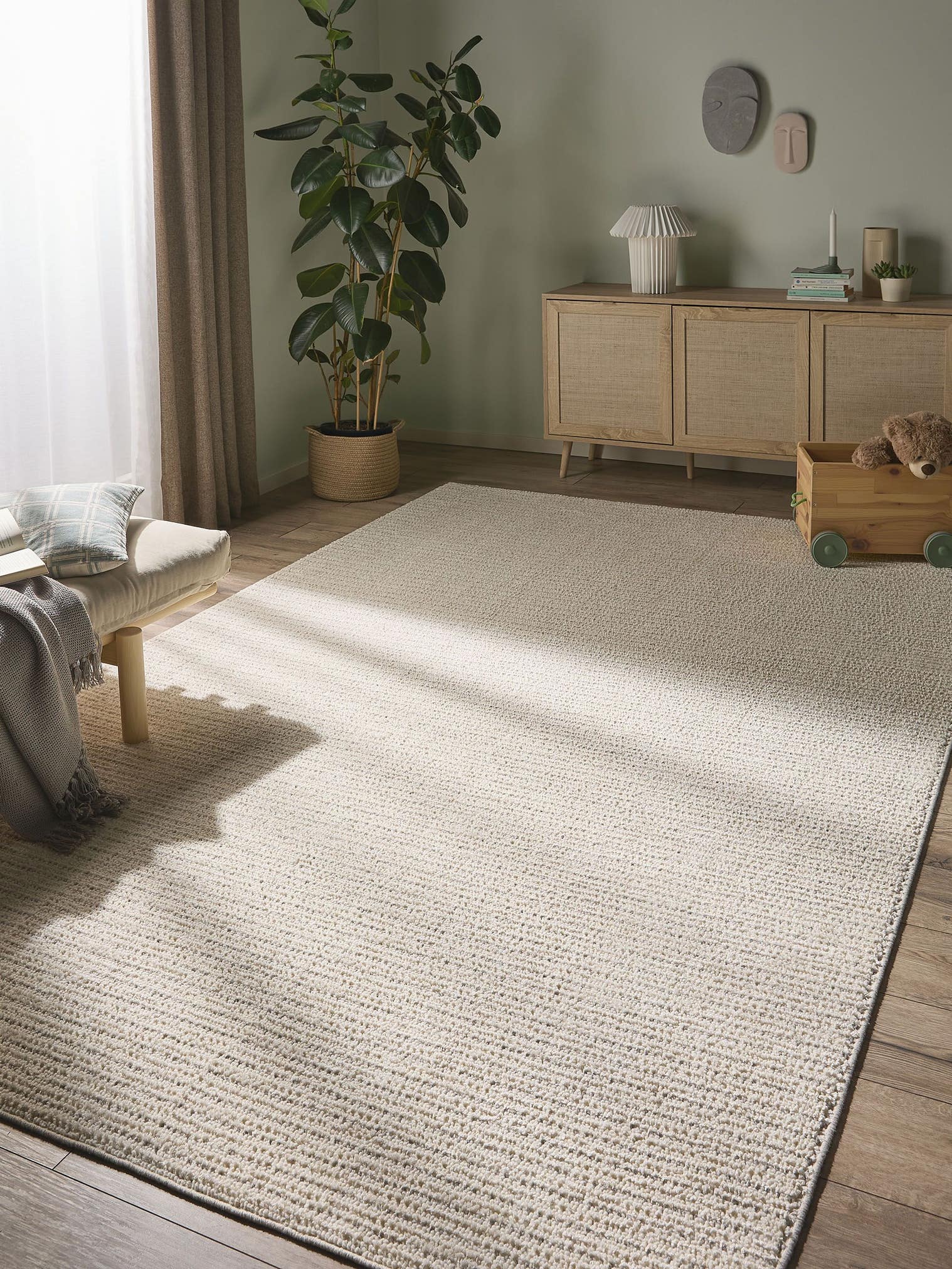 Matta av 100% Polyester i Vit med 11 - 20 mm hög lugg från benuta Nest