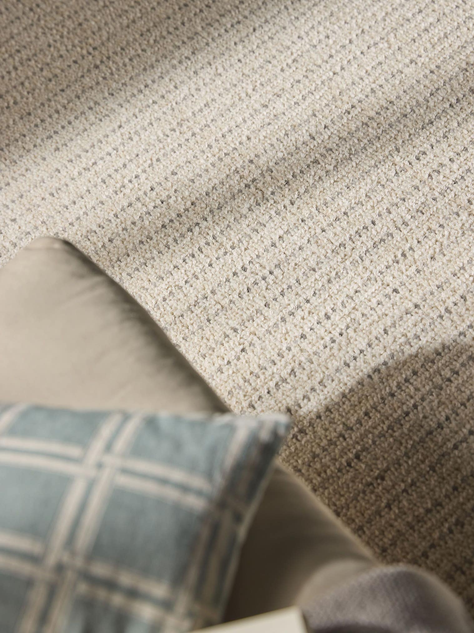Matta av 100% Polyester i Vit med 11 - 20 mm hög lugg från benuta Nest