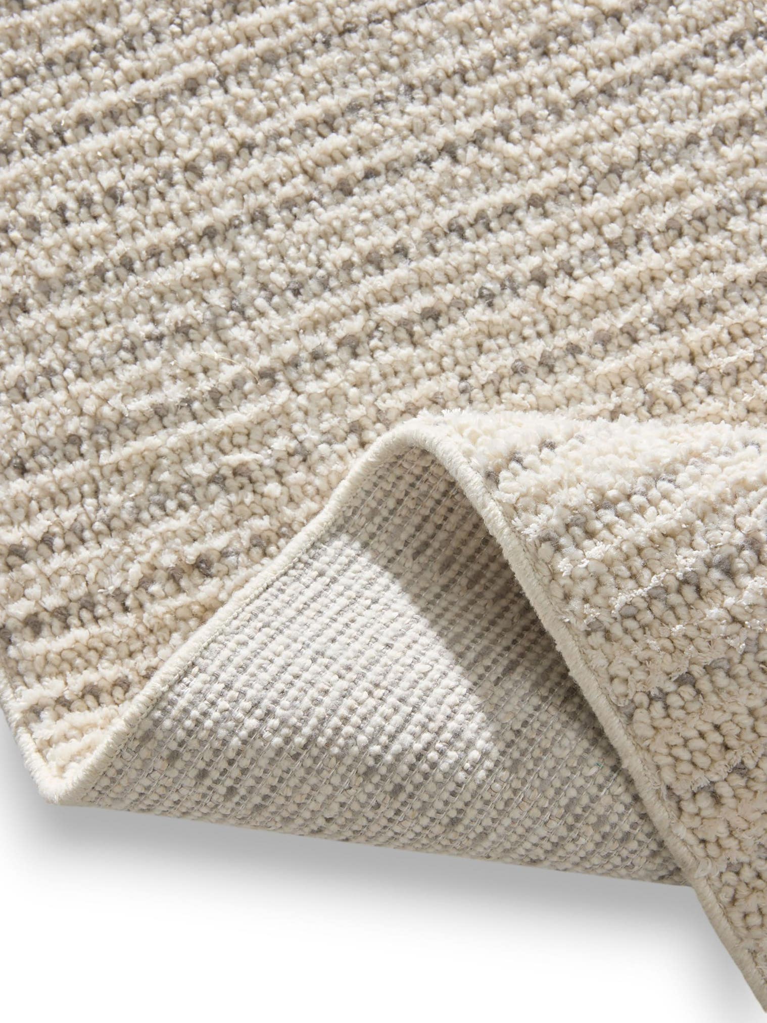 Matta av 100% Polyester i Vit med 11 - 20 mm hög lugg från benuta Nest
