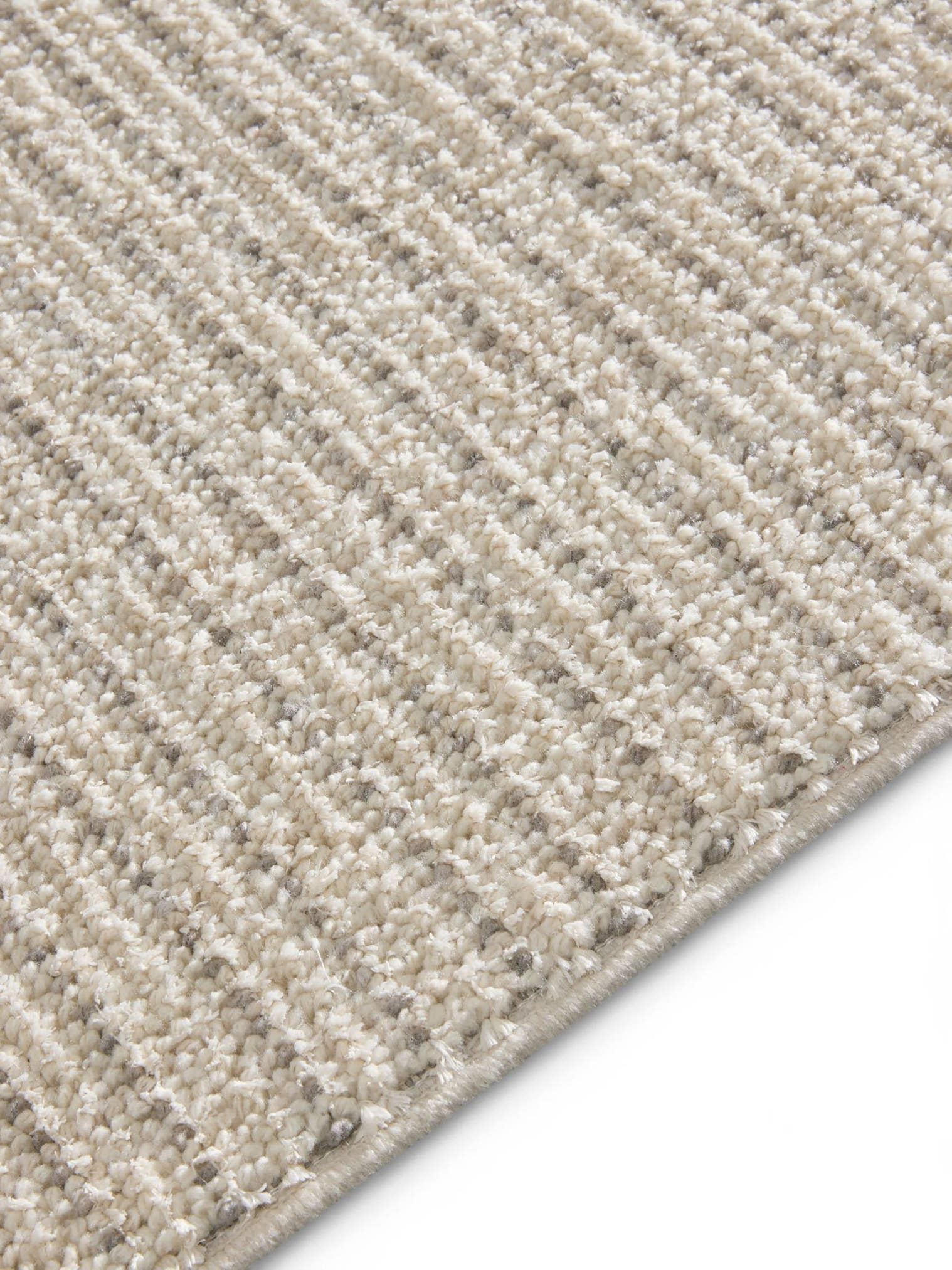 Matta av 100% Polyester i Vit med 11 - 20 mm hög lugg från benuta Nest
