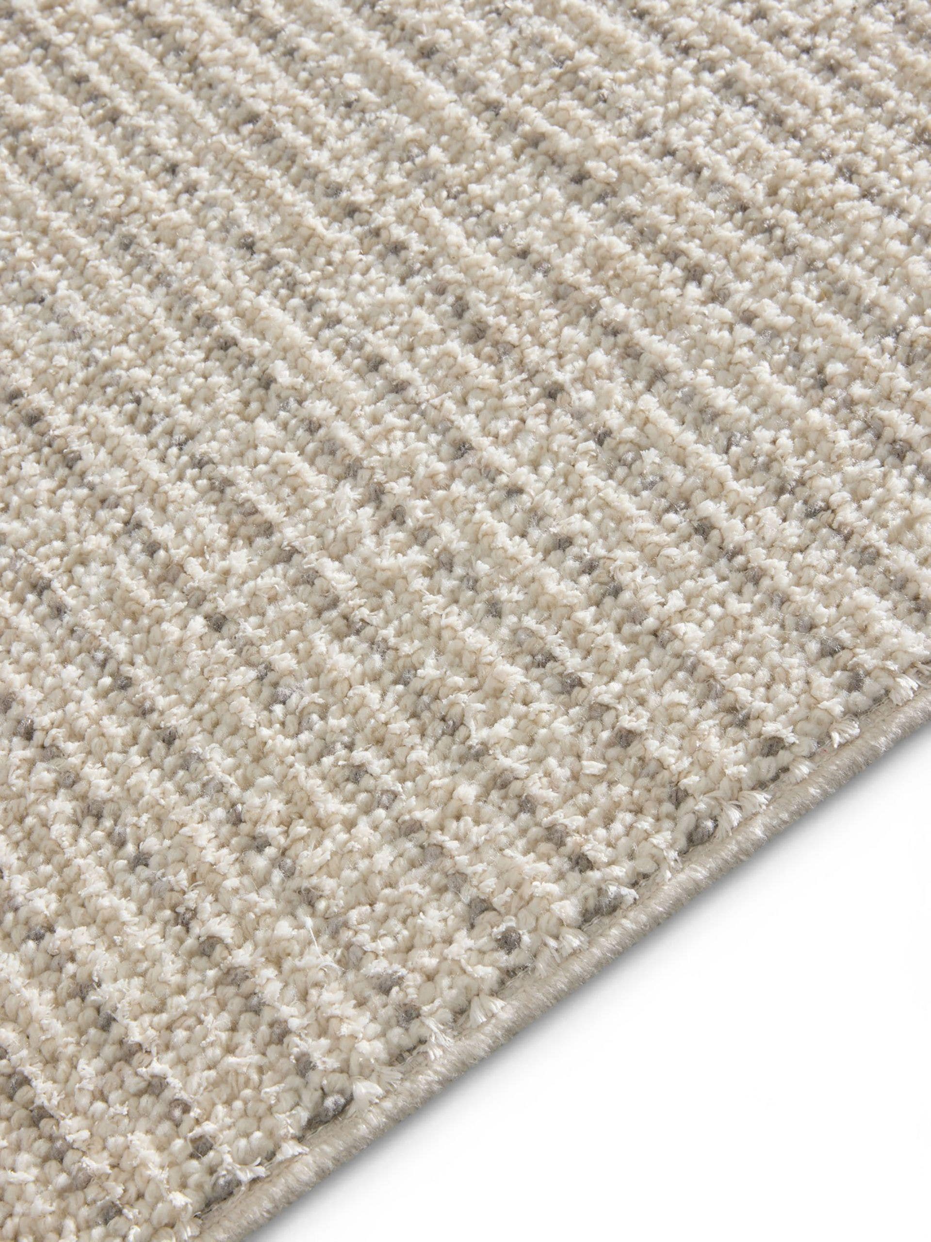 Matta av 100% Polyester i Vit med 11 - 20 mm hög lugg från benuta Nest