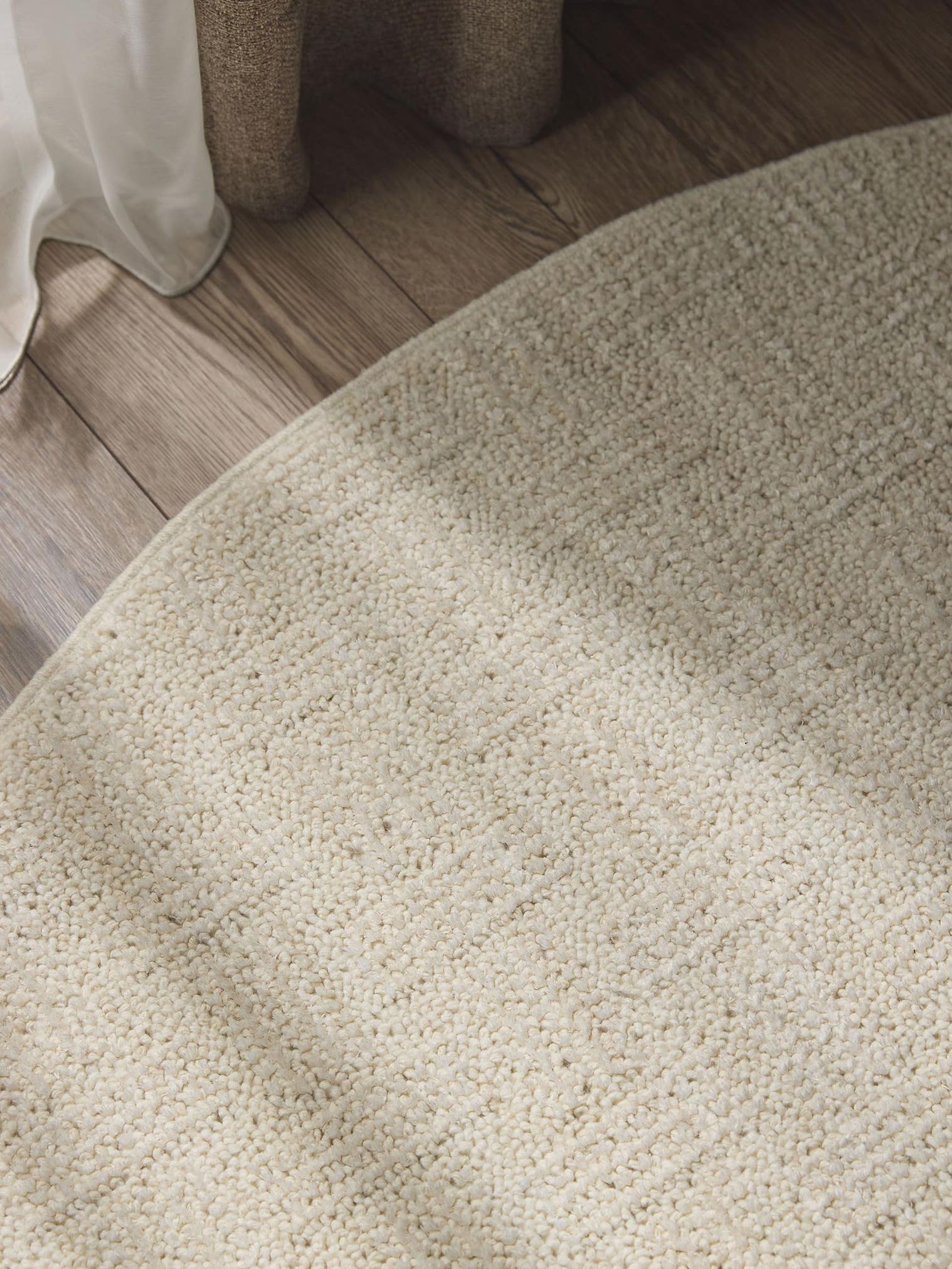 Teppich aus 100% Polyester in Weiß mit 11 bis 20 mm hohem Flor von benuta Nest
