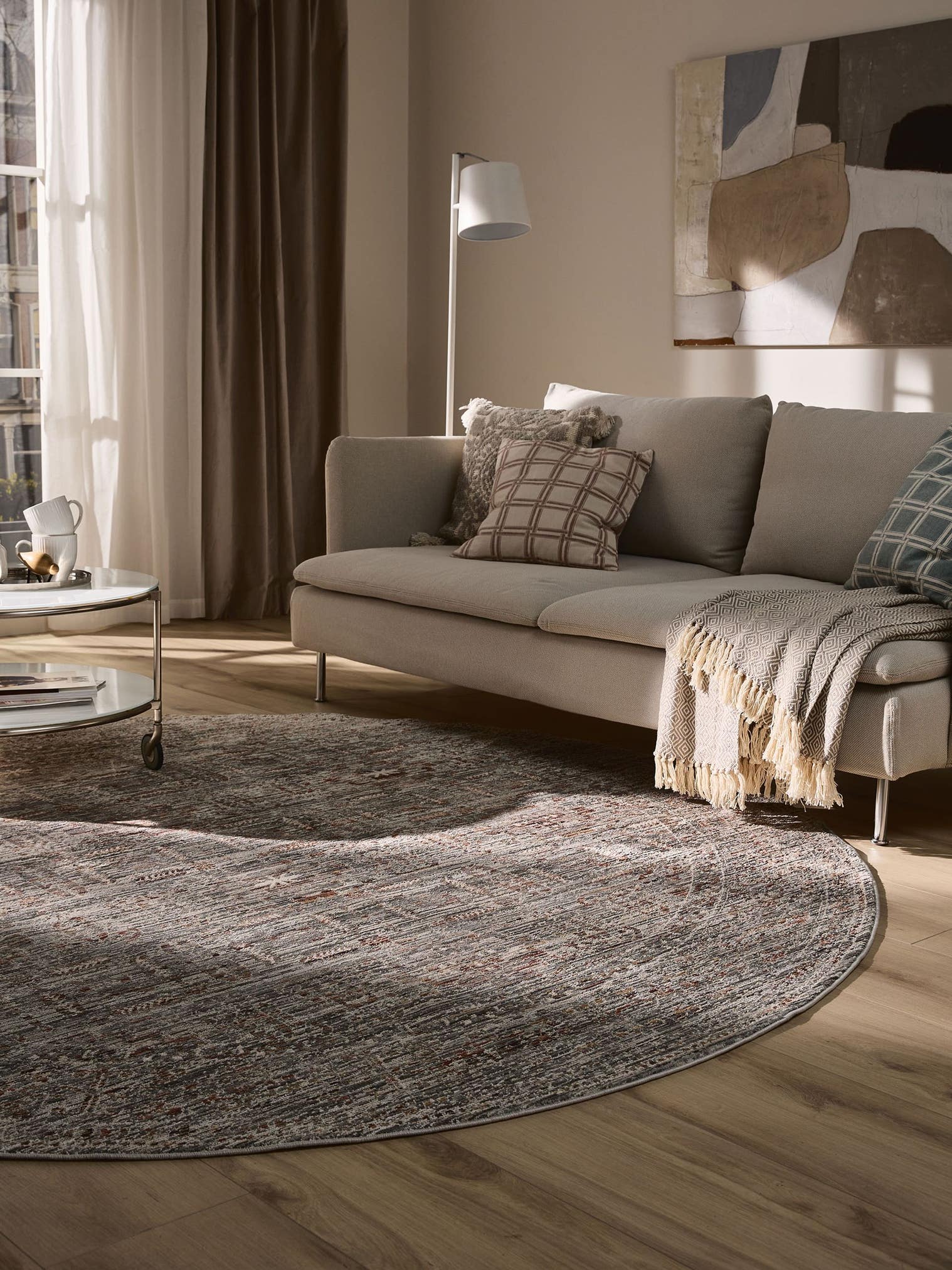 Teppich aus 100% Polyester in Grau mit bis 5 mm hohem Flor von benuta Nest
