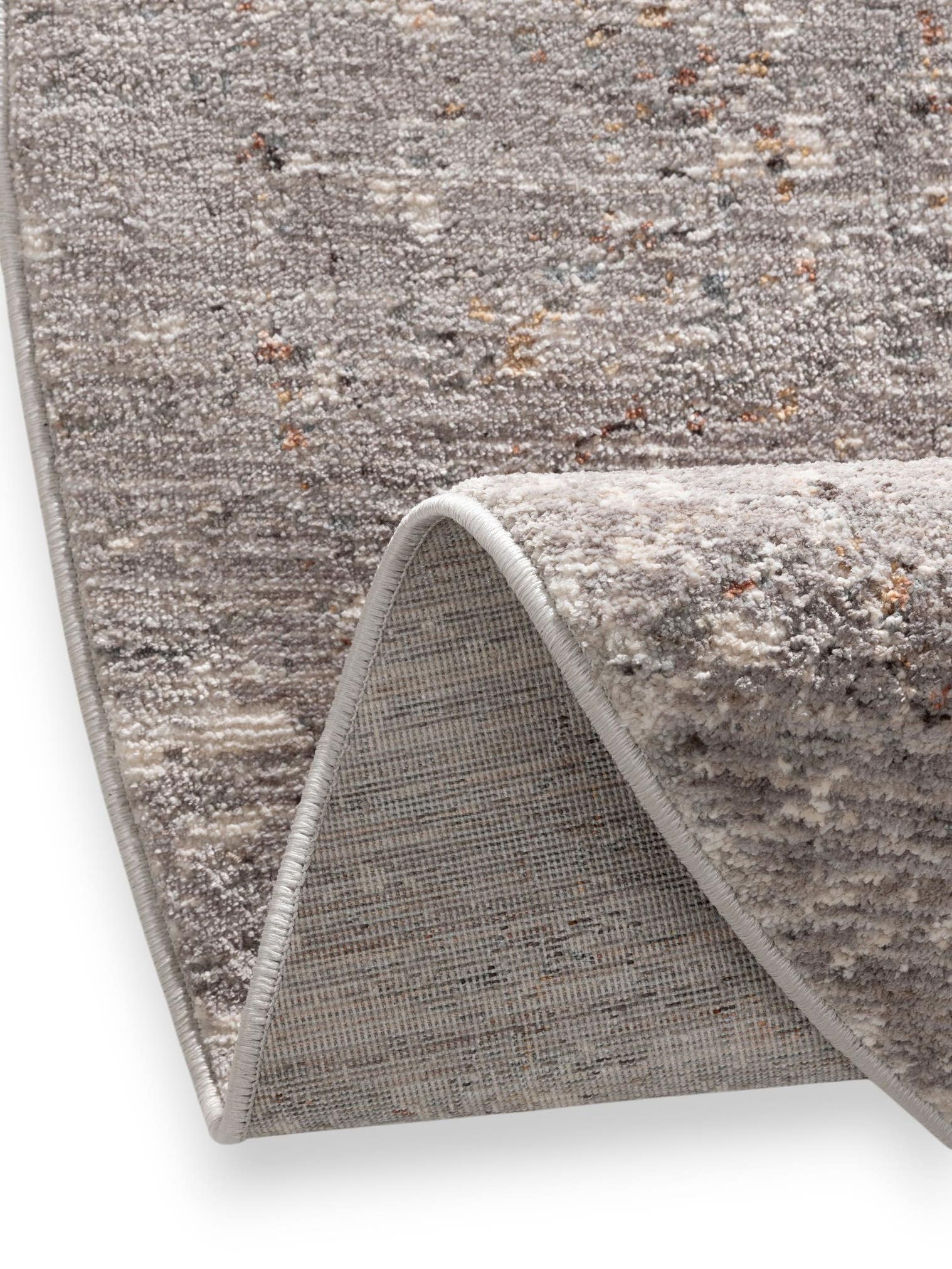 Teppich aus 100% Polyester in Grau mit bis 5 mm hohem Flor von benuta Nest