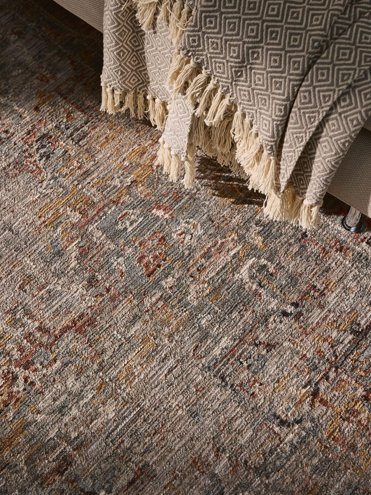 Alfombra de 100% Poliéster en Gris con un pelo de {{Placeholder_Pile Height}} de altura de benuta Nest