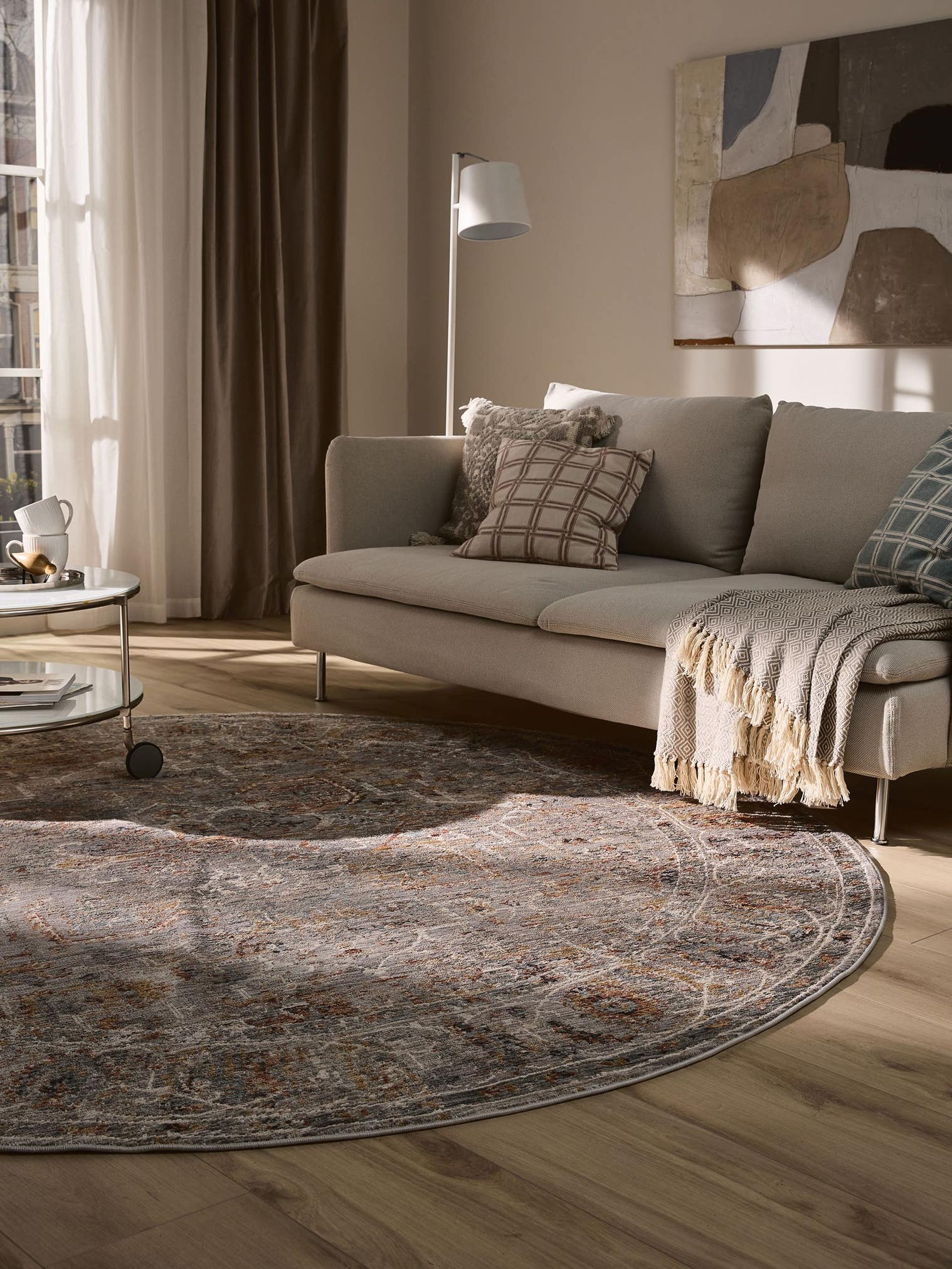 Teppich aus 100% Polyester in Grau mit bis 5 mm hohem Flor von benuta Nest