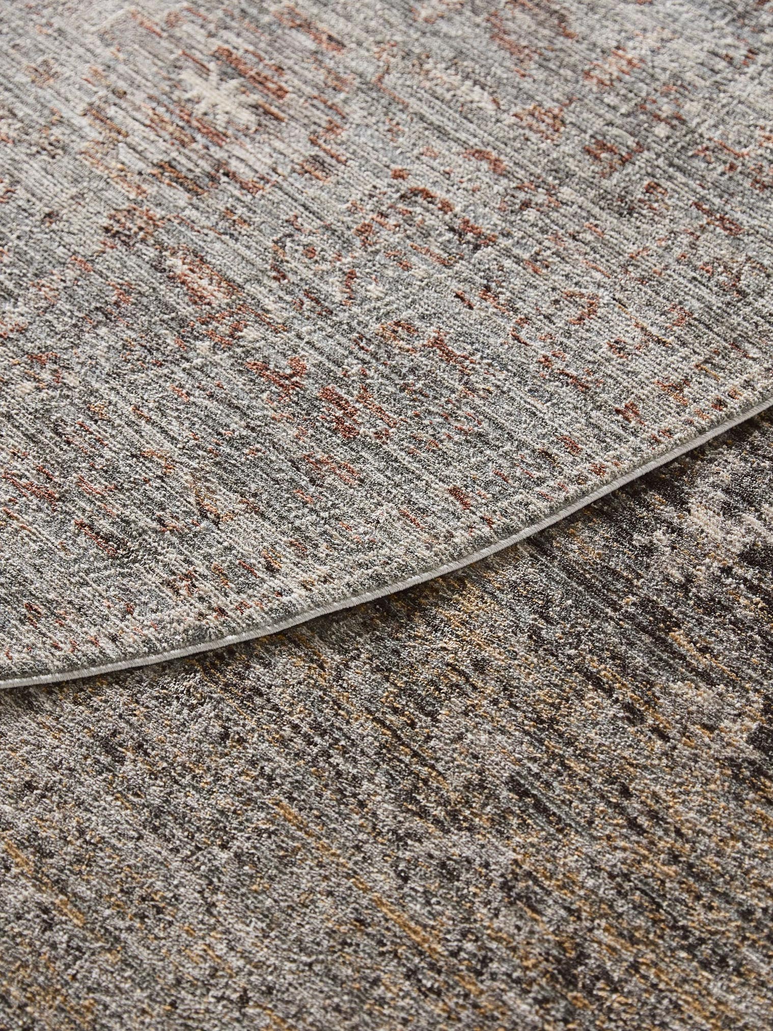 Teppich aus 100% Polyester in Grau mit bis 5 mm hohem Flor von benuta Nest