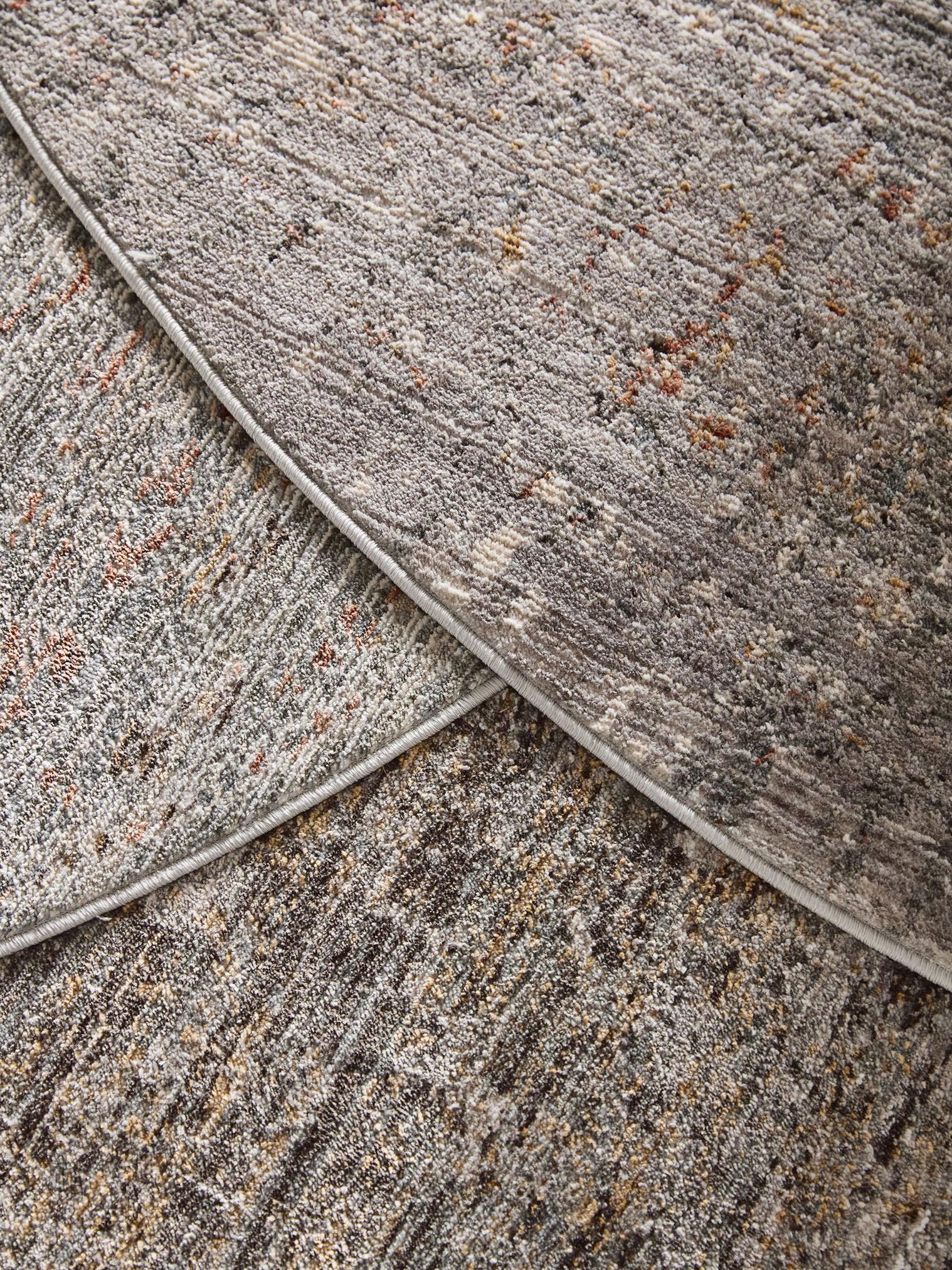 Tapis en 100% Polyester en Gris avec une pile de 1- 5 mm de hauteur de benuta Nest