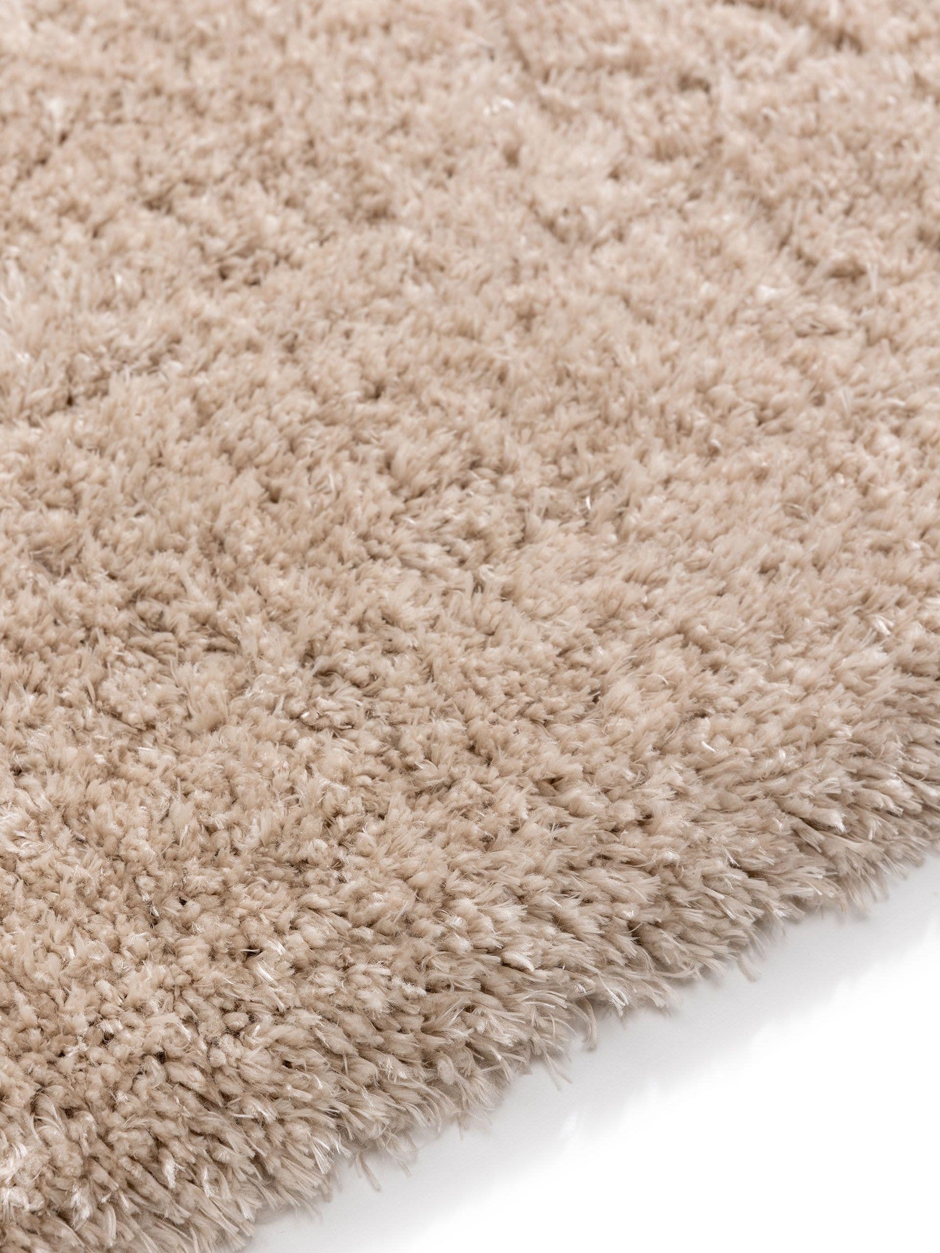 Matta av 100% Polyester i Beige med 41 - 50 mm hög lugg från benuta Pop