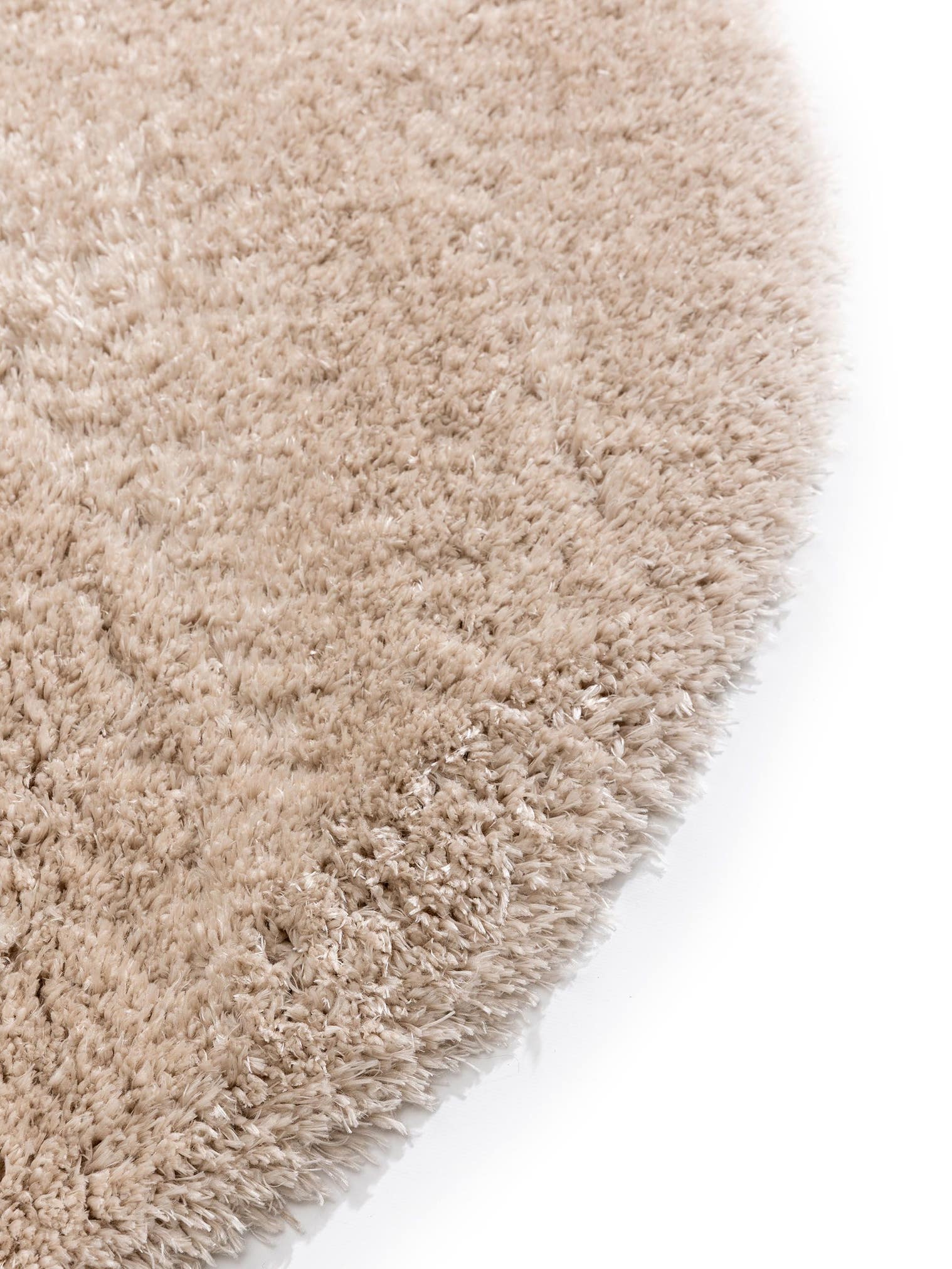 Matta av 100% Polyester i Beige med 41 - 50 mm hög lugg från benuta Pop