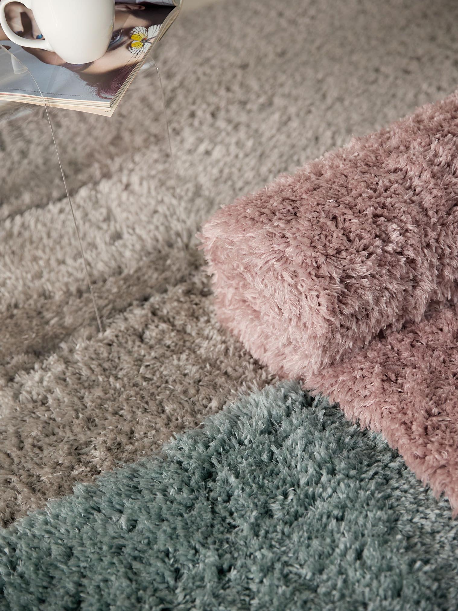Matta av 100% Polyester i Rosa med 41 - 50 mm hög lugg från benuta Pop