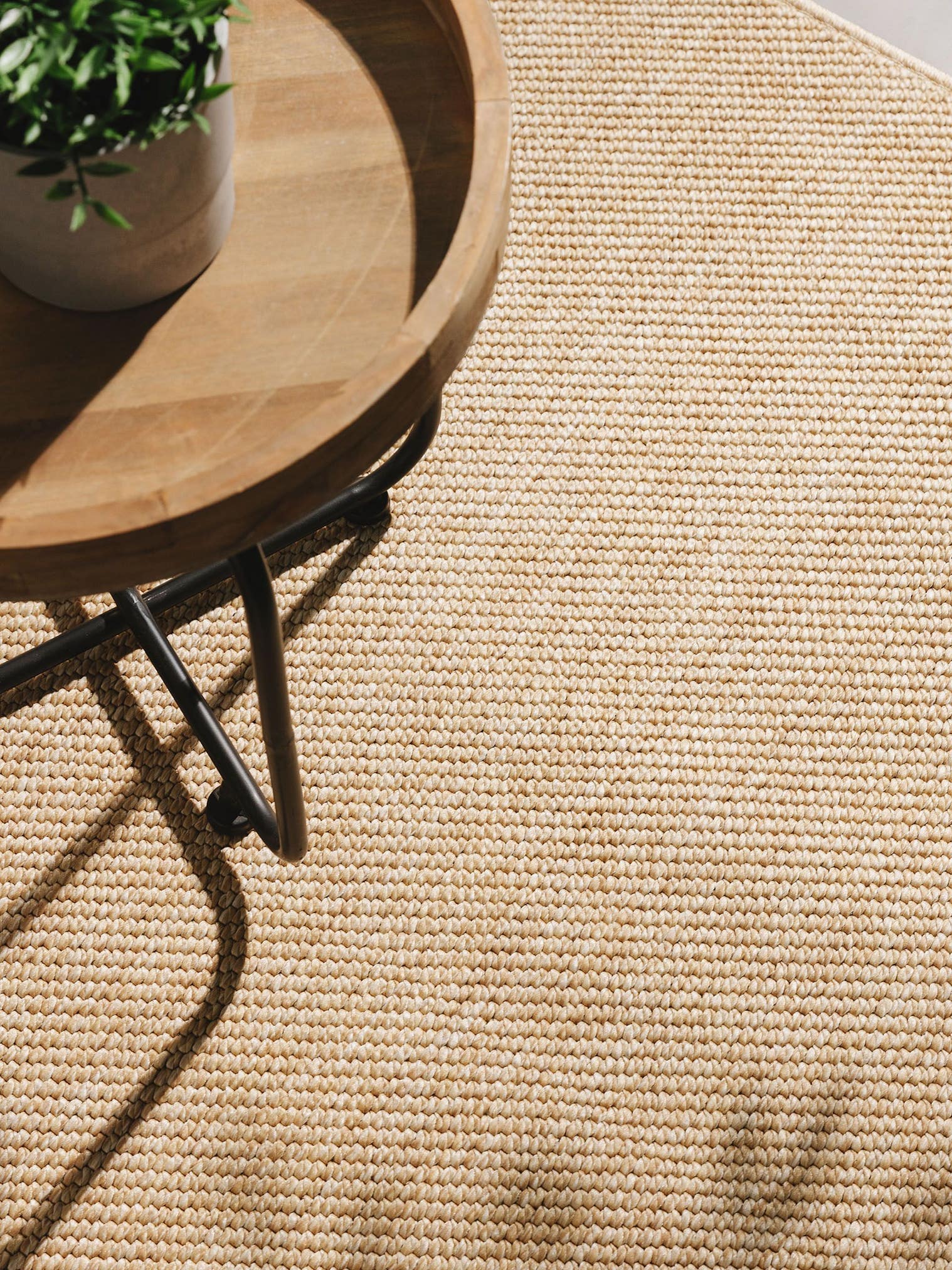 Matta av 100% Polypropylen i Beige med 1- 5 mm hög lugg från benuta Basic