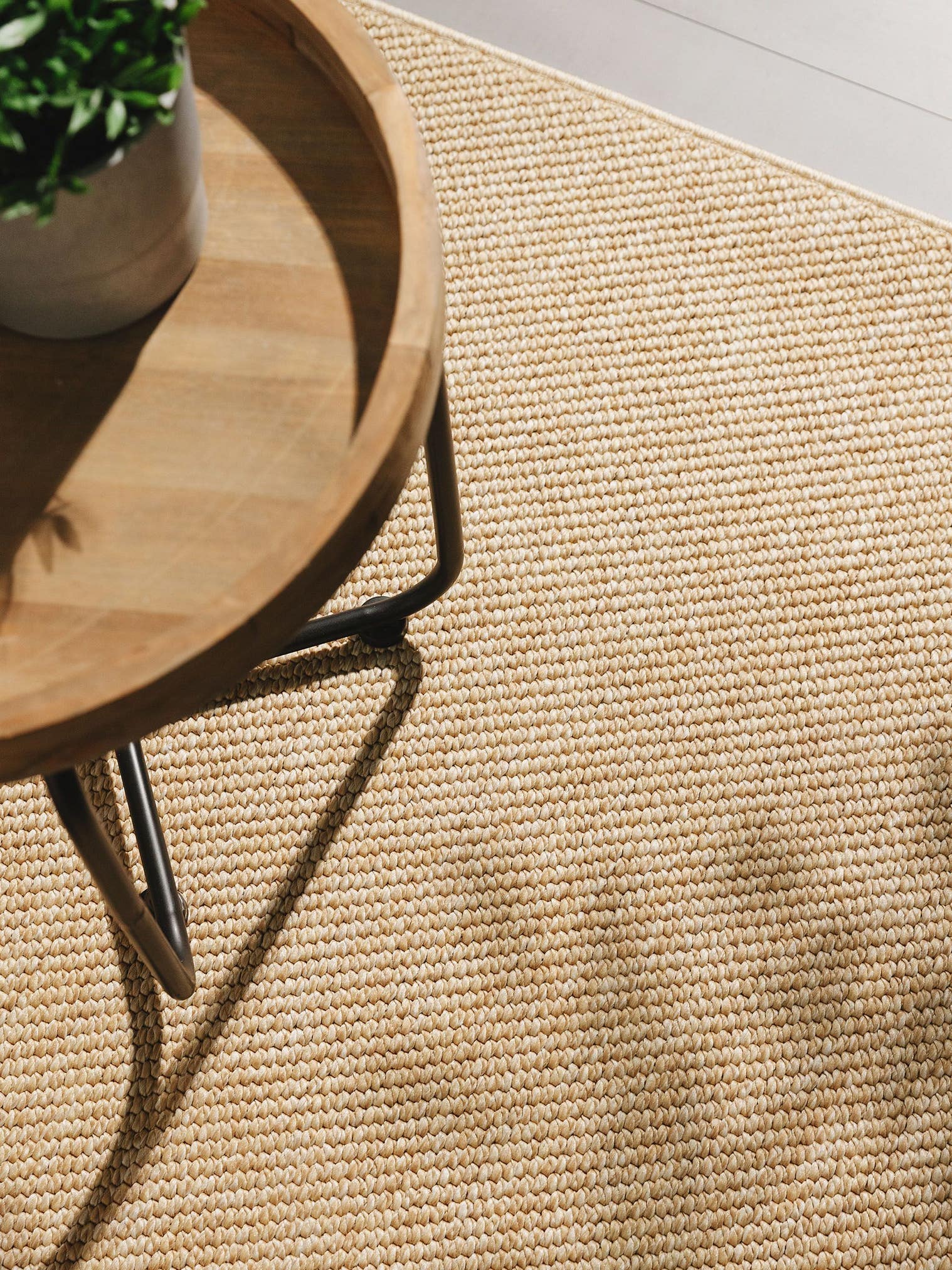 Teppich aus 100% Polypropylen in Beige mit bis 5 mm hohem Flor von benuta Basic