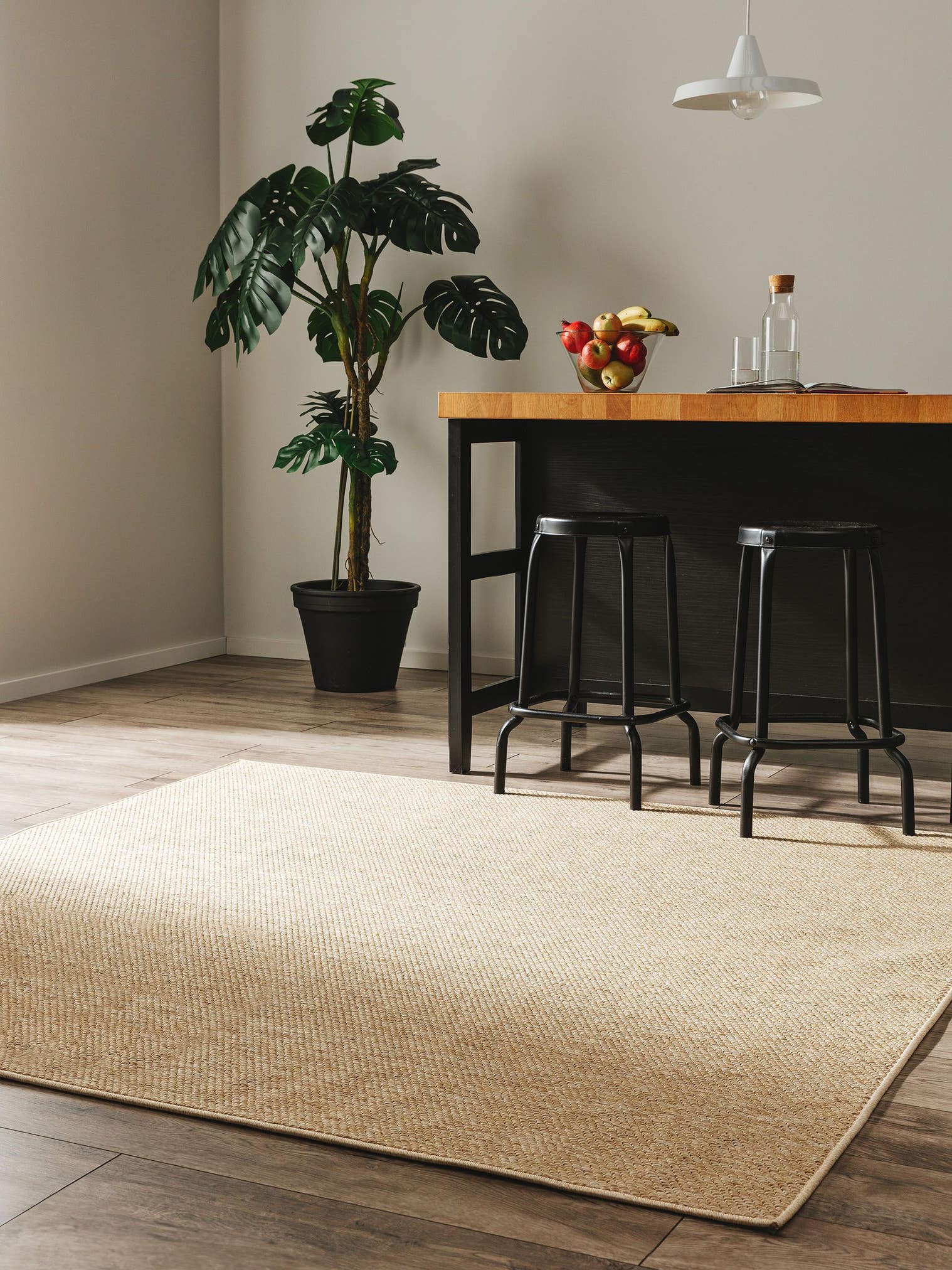 Teppich aus 100% Polypropylen in Beige mit bis 5 mm hohem Flor von benuta Basic