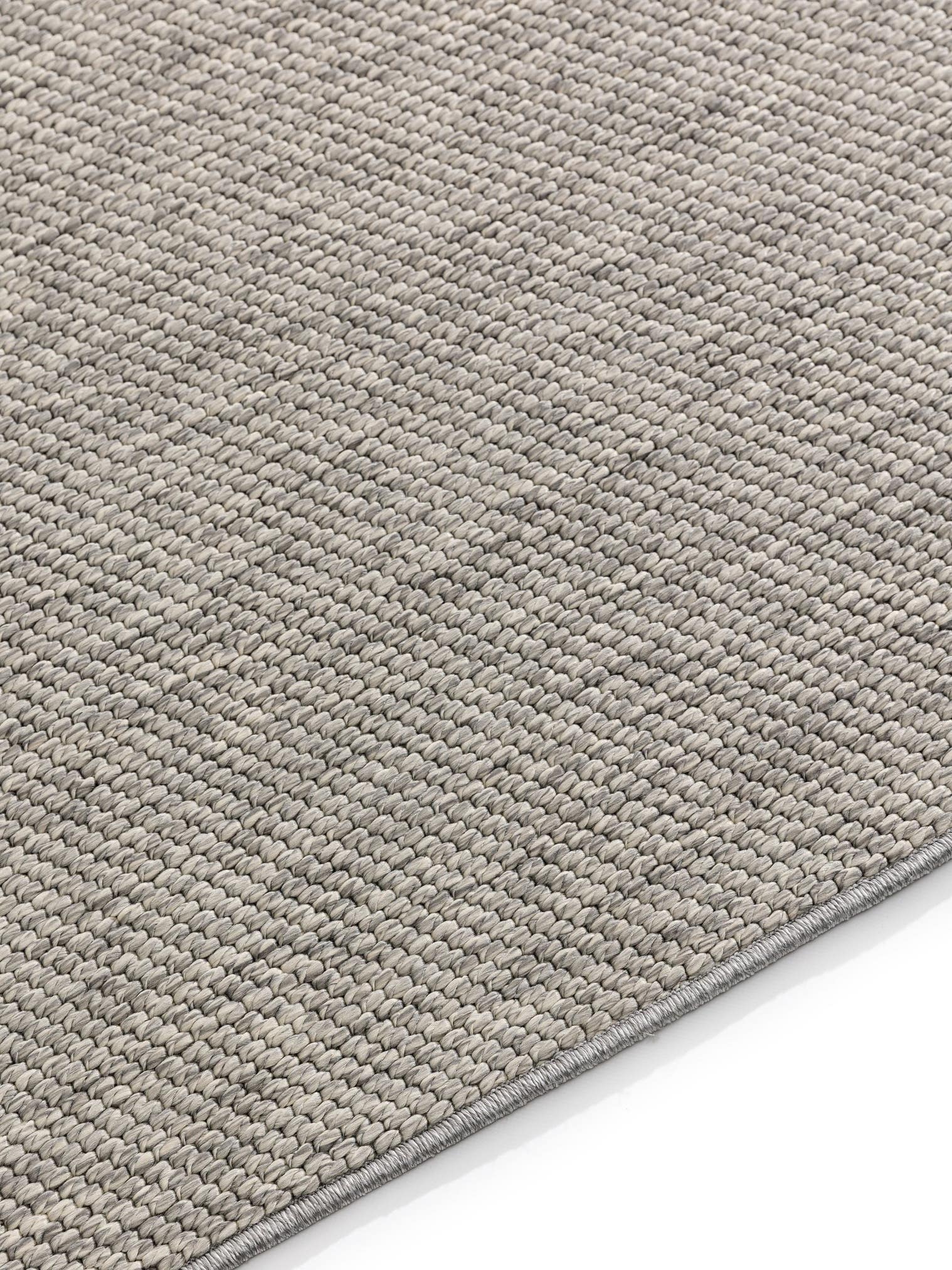 Teppich aus 100% Polypropylen in Grau mit bis 5 mm hohem Flor von benuta Basic