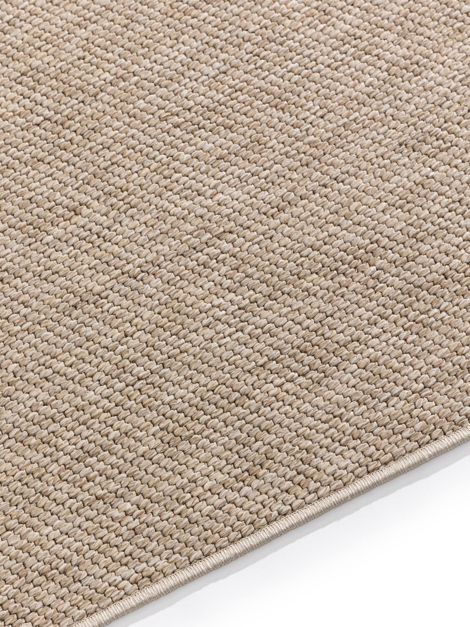 Teppich aus 100% Polypropylen in Taupe mit bis 5 mm hohem Flor von benuta Basic