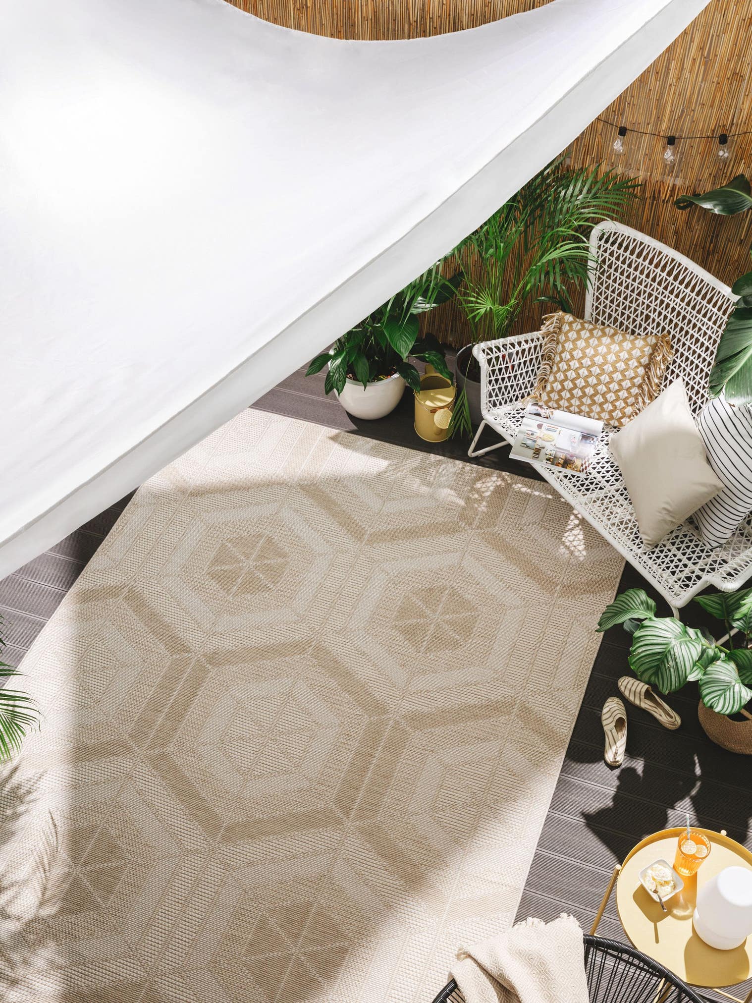 Rug made of 100% Polypropylene in White with a 1- 5 mm high pile by benuta Nest
