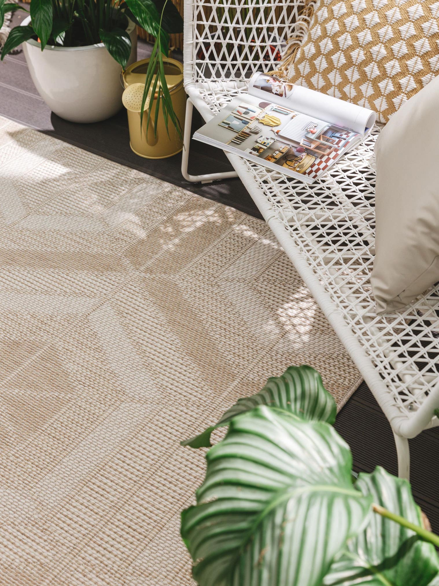 Rug made of 100% Polypropylene in White with a 1- 5 mm high pile by benuta Nest