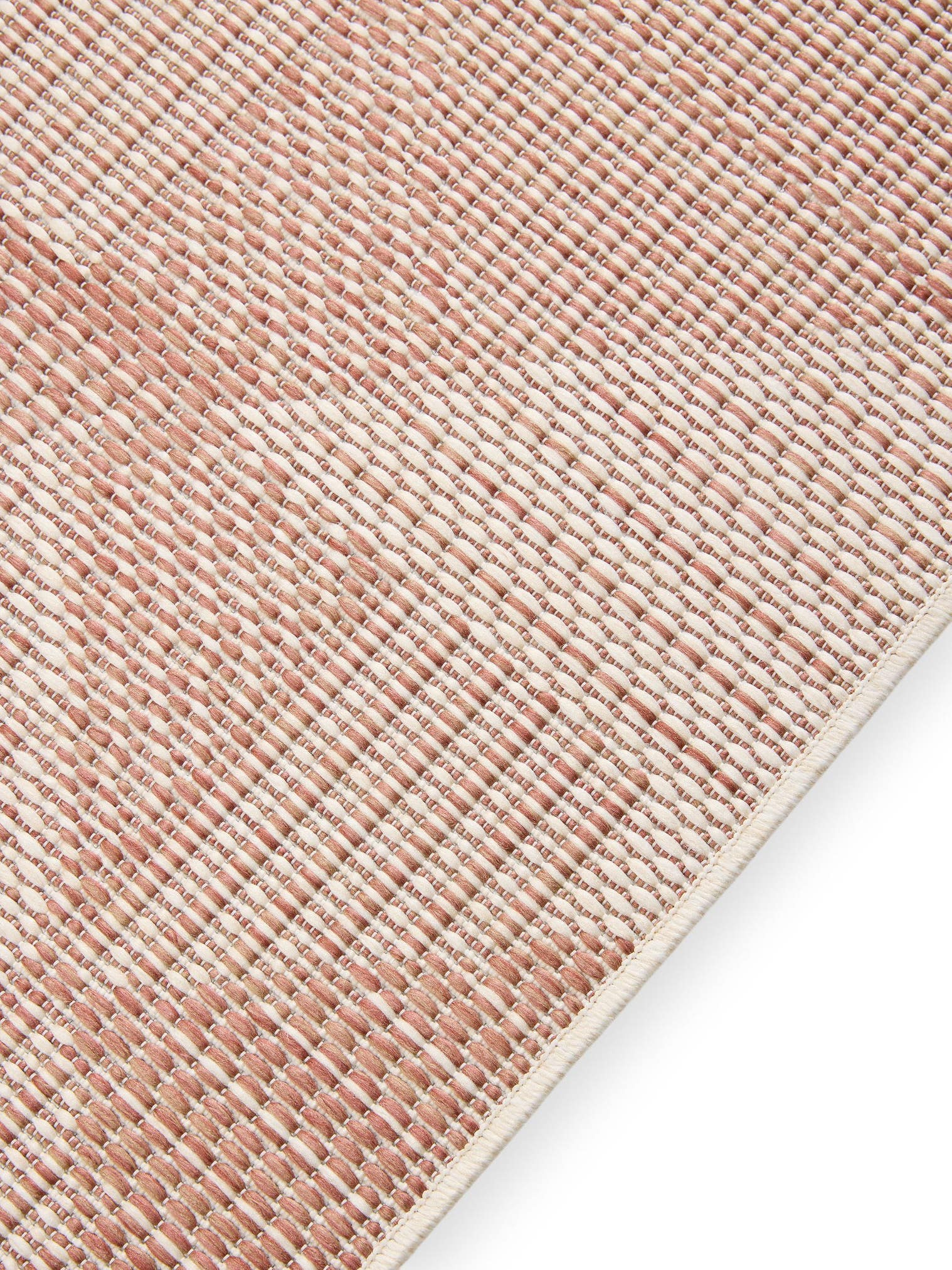 Teppich aus 100% Polypropylen in Braun mit bis 5 mm hohem Flor von benuta Nest