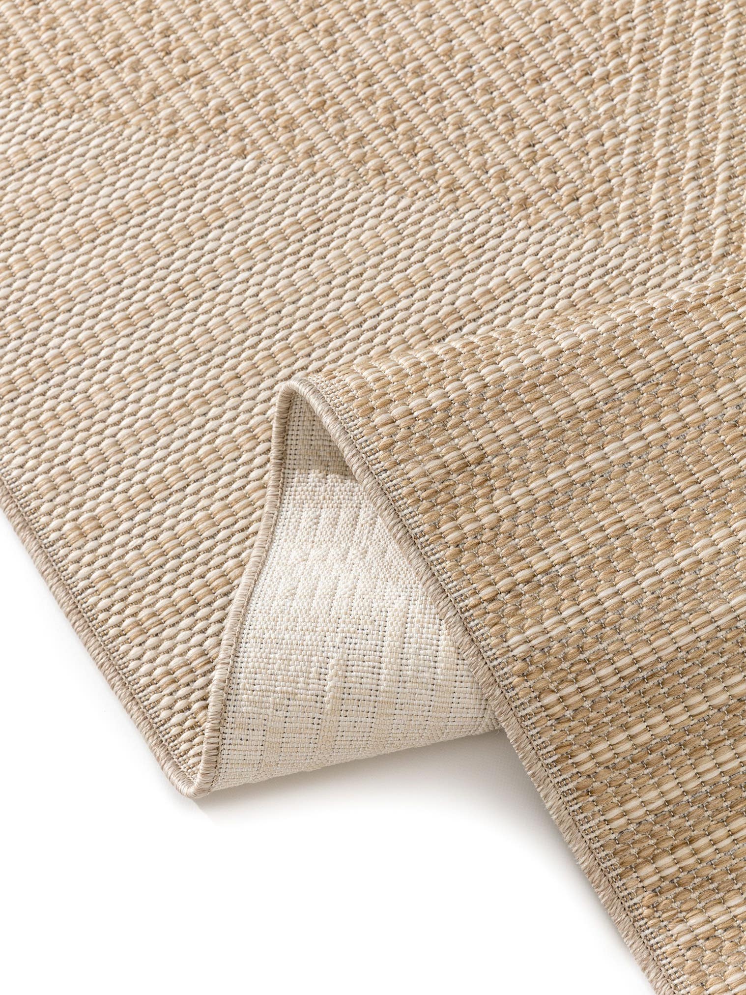 Teppich aus 100% Polypropylen in Weiß mit bis 5 mm hohem Flor von benuta Nest