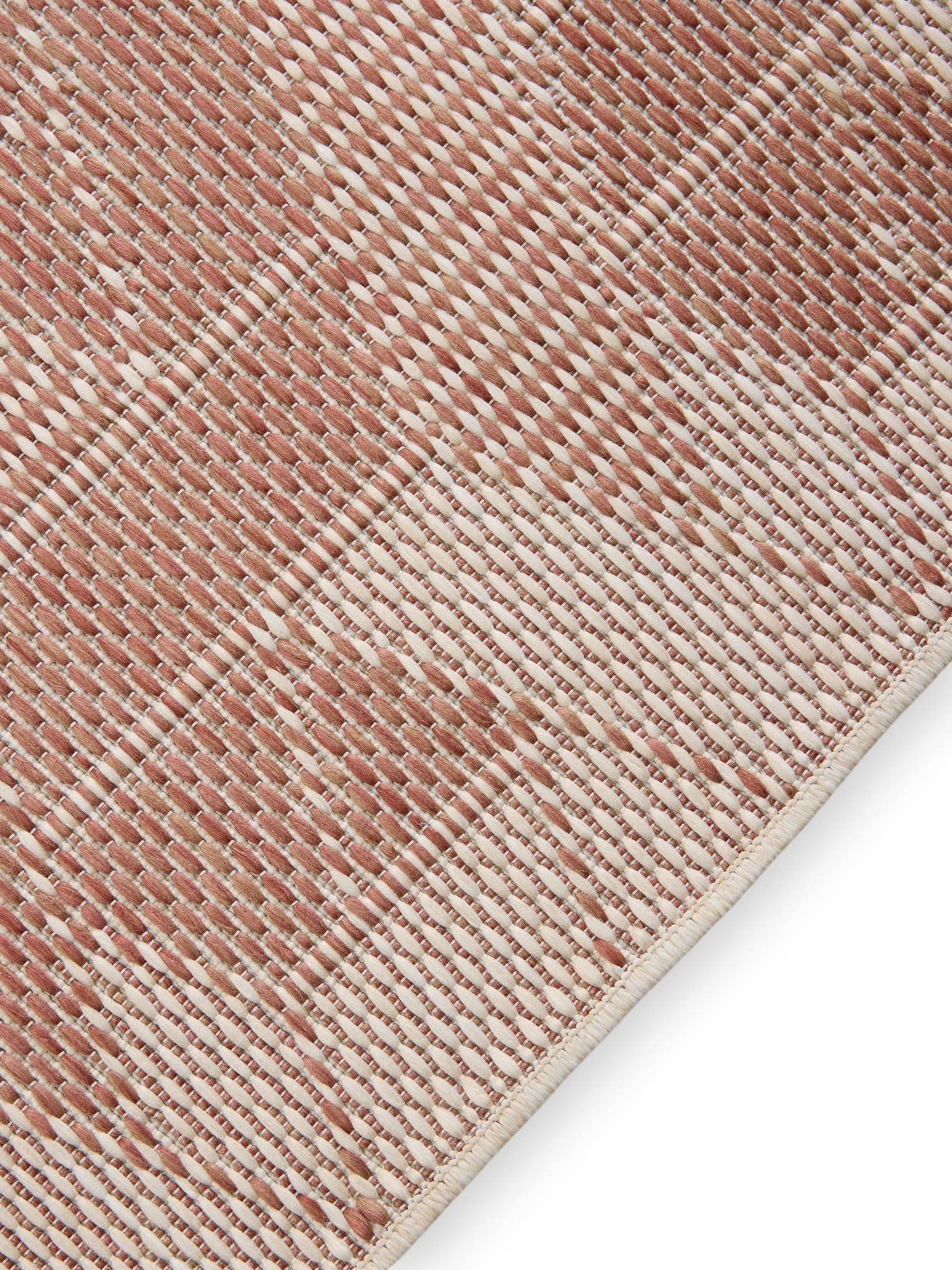 Teppich aus 100% Polypropylen in Braun mit bis 5 mm hohem Flor von benuta Nest
