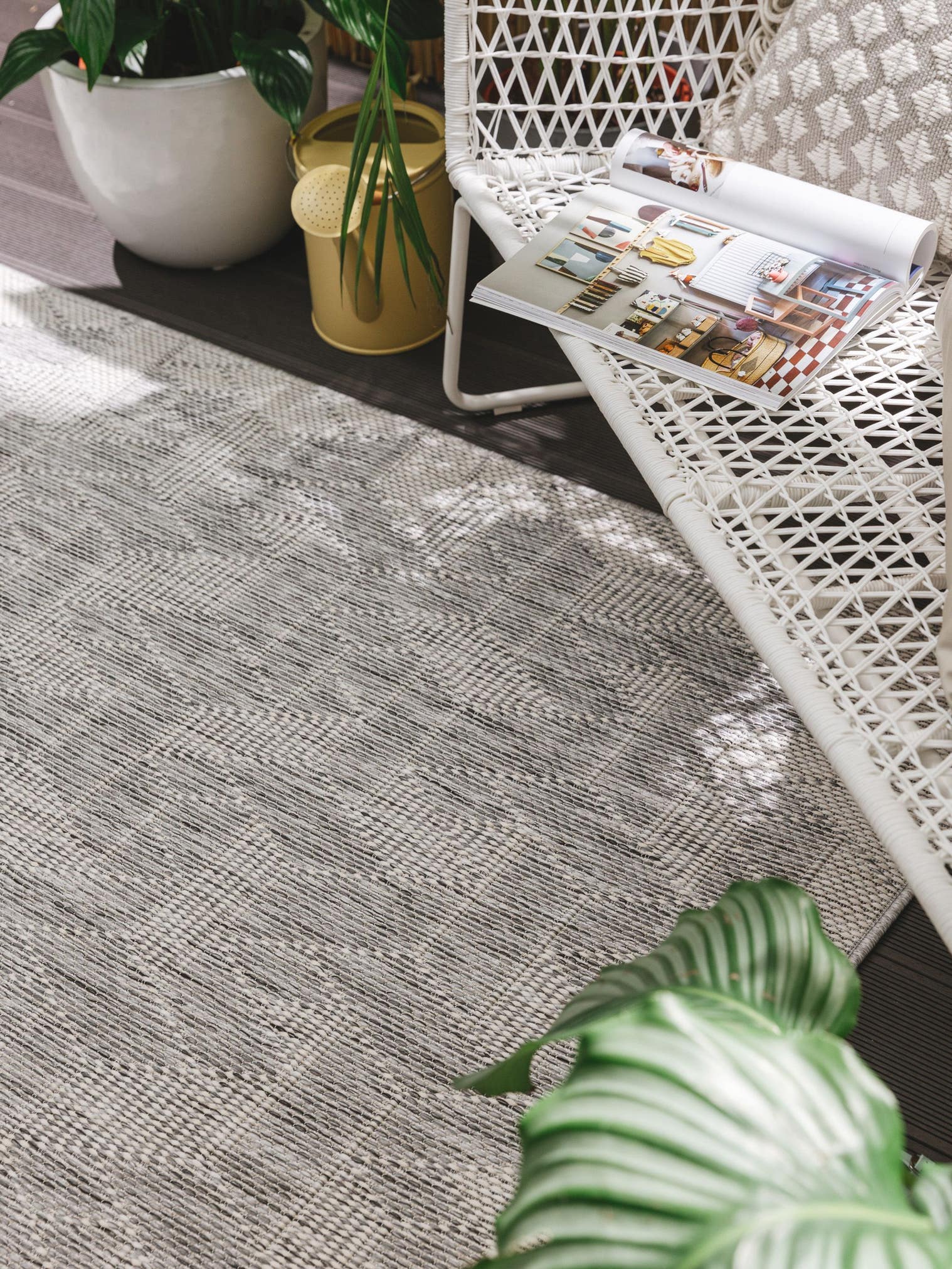 Teppich aus 100% Polypropylen in Grau mit bis 5 mm hohem Flor von benuta Nest