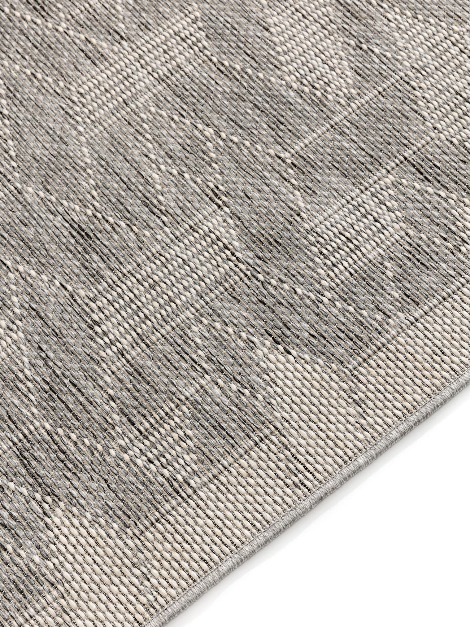 Teppich aus 100% Polypropylen in Grau mit bis 5 mm hohem Flor von benuta Nest