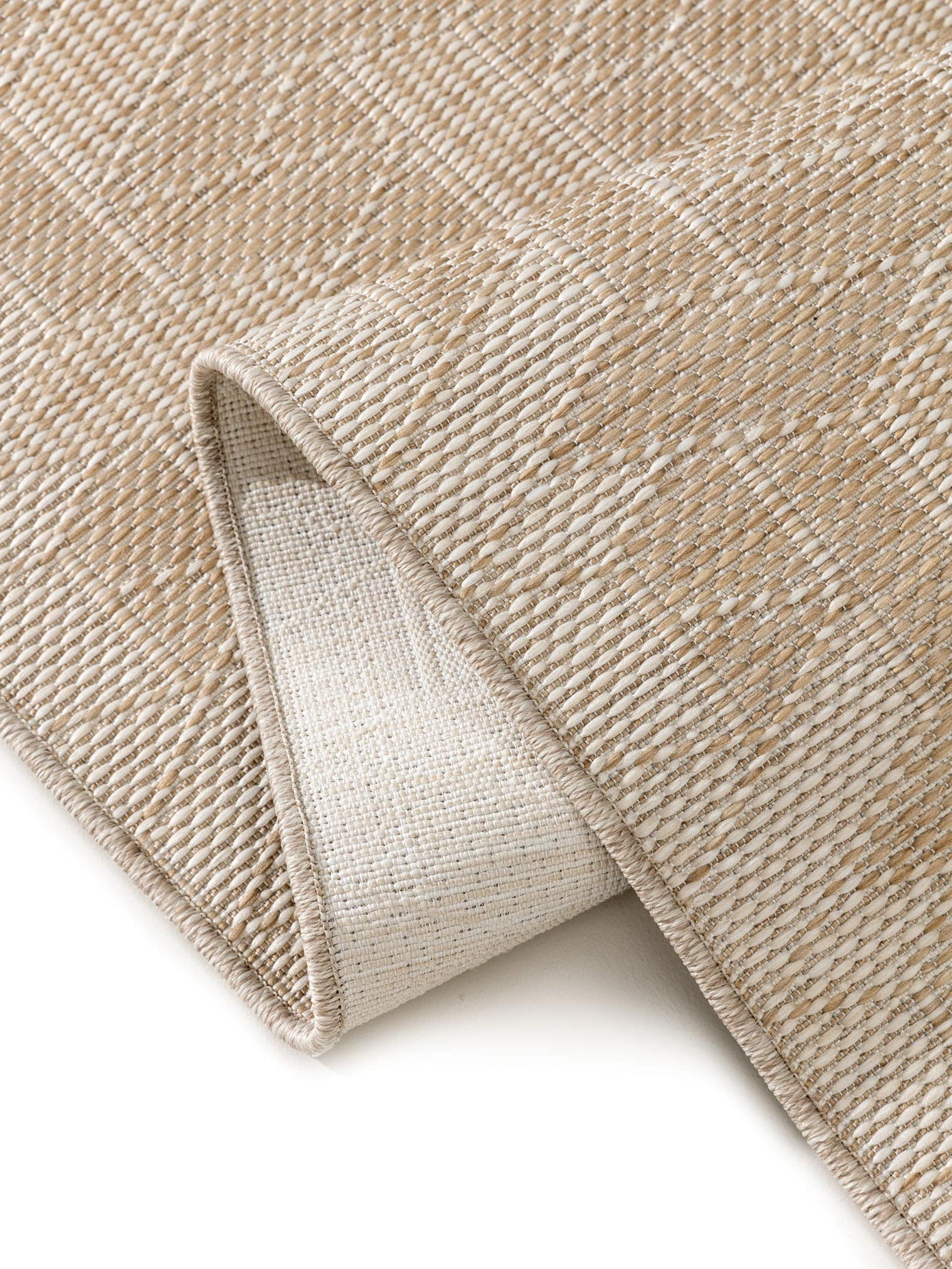 Teppich aus 100% Polypropylen in Weiß mit bis 5 mm hohem Flor von benuta Nest