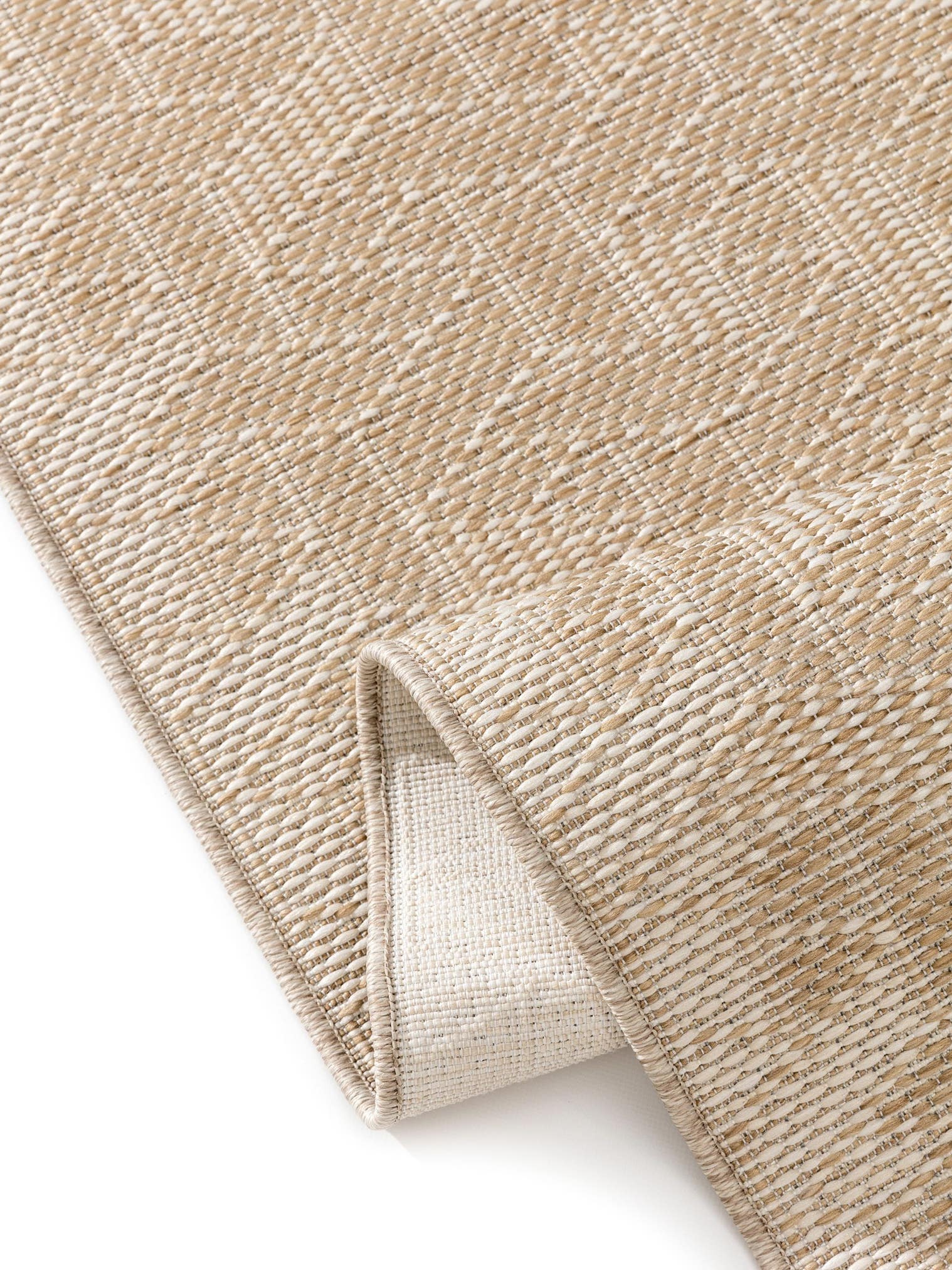 Teppich aus 100% Polypropylen in Weiß mit bis 5 mm hohem Flor von benuta Nest