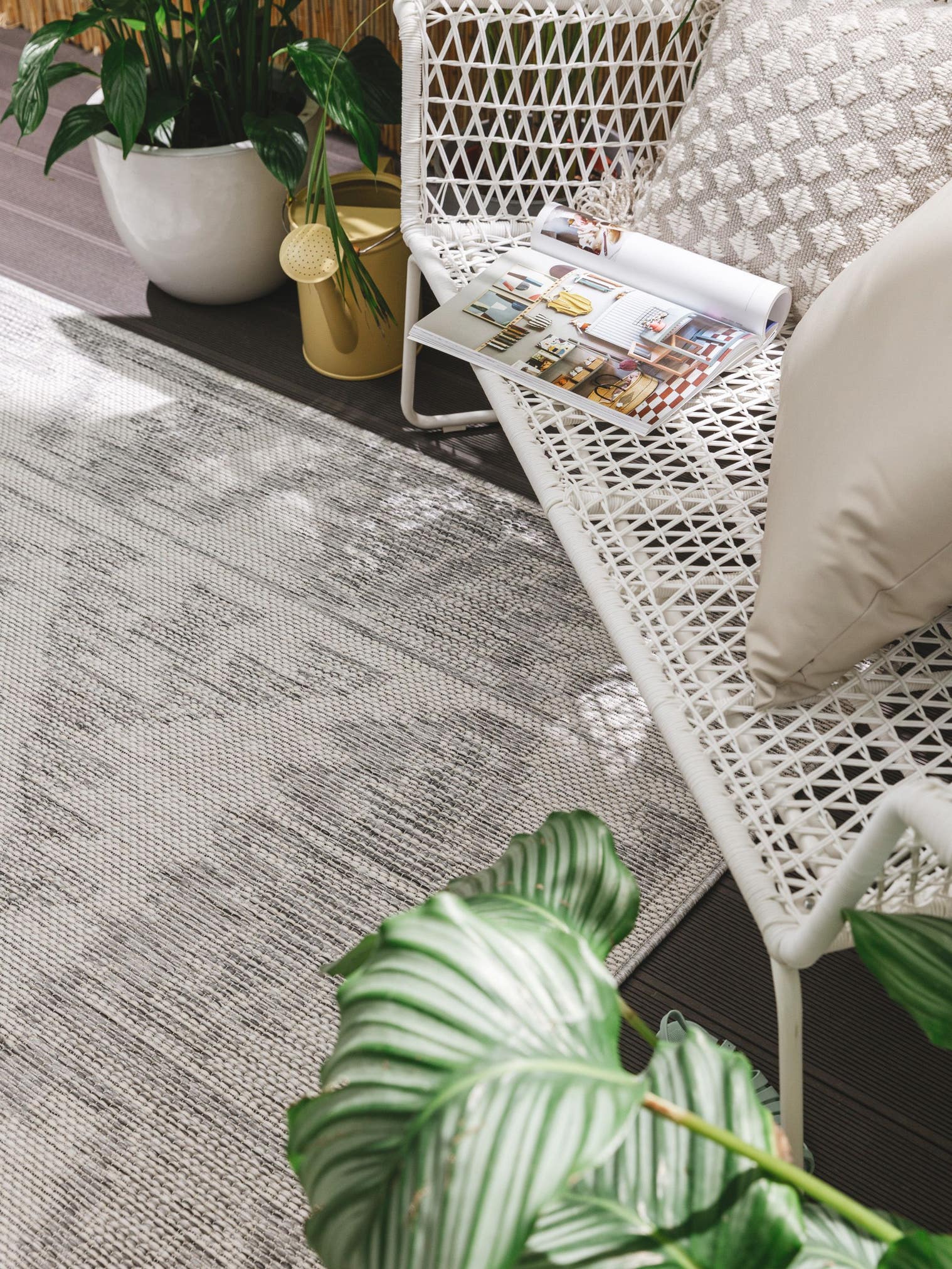 Teppich aus 100% Polypropylen in Grau mit bis 5 mm hohem Flor von benuta Nest