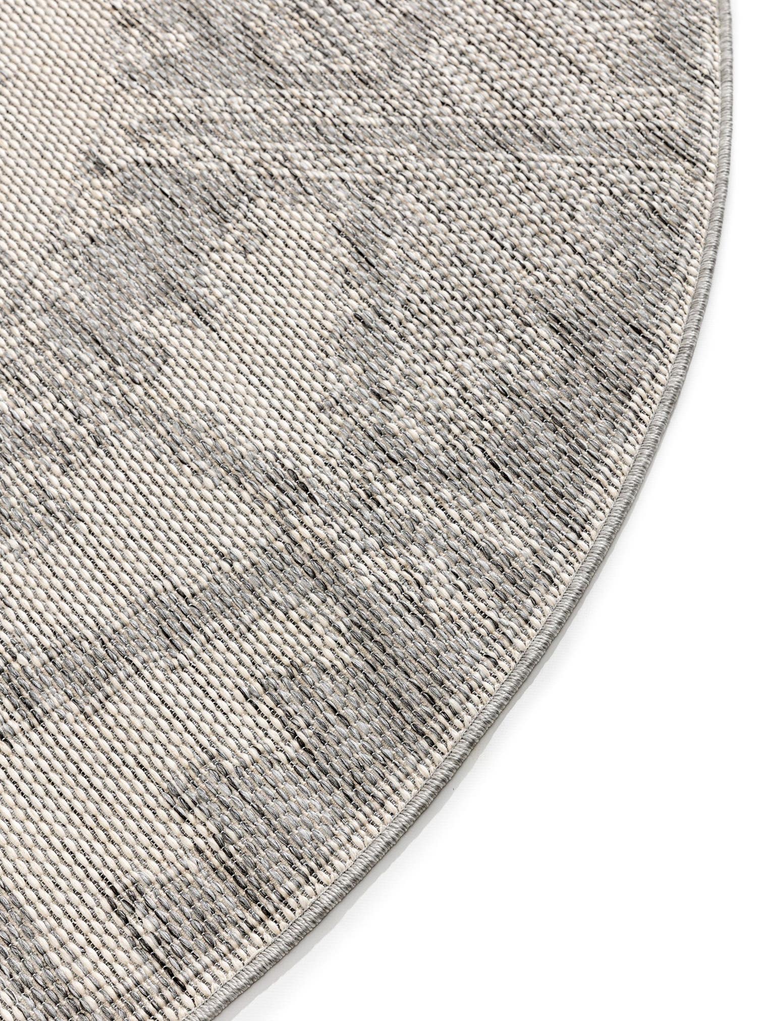 Teppich aus 100% Polypropylen in Grau mit bis 5 mm hohem Flor von benuta Nest