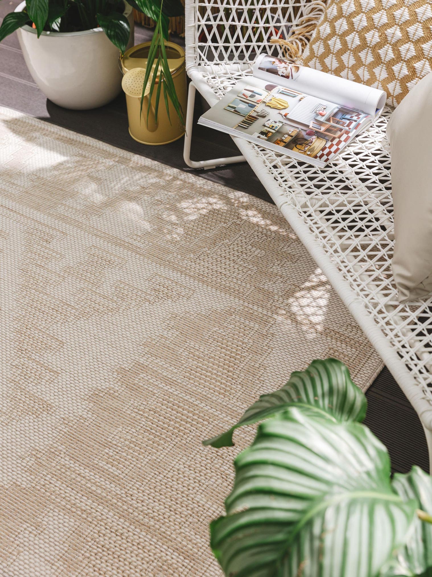 Rug made of 100% Polypropylene in White with a 1- 5 mm high pile by benuta Nest