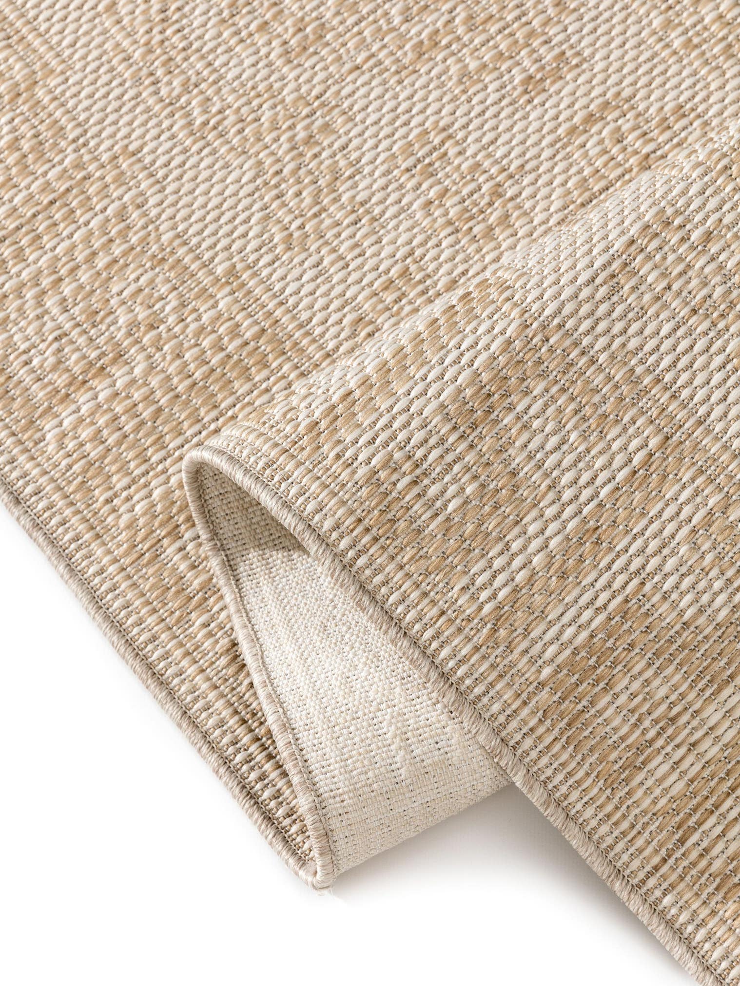 Teppich aus 100% Polypropylen in Weiß mit bis 5 mm hohem Flor von benuta Nest