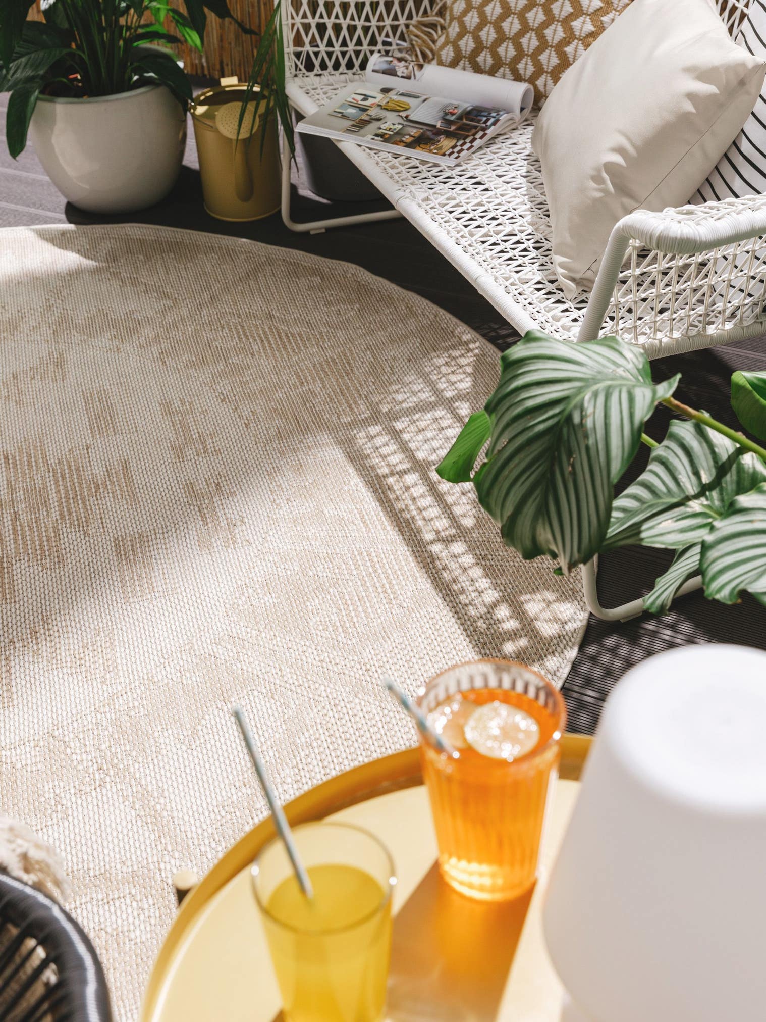 Teppich aus 100% Polypropylen in Weiß mit bis 5 mm hohem Flor von benuta Nest