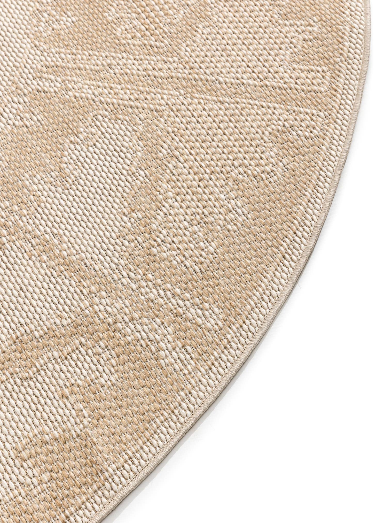 Teppich aus 100% Polypropylen in Weiß mit bis 5 mm hohem Flor von benuta Nest