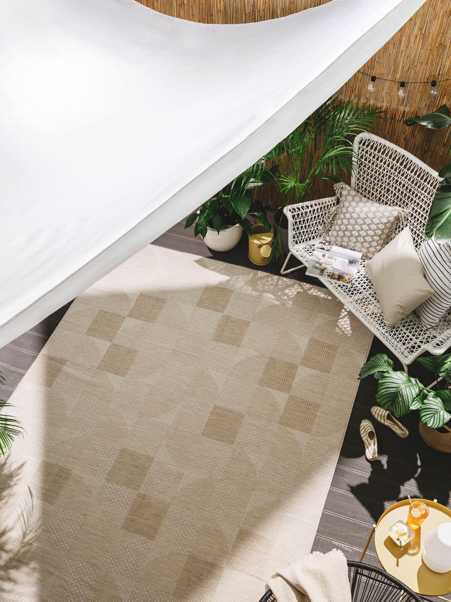 Rug made of 100% Polypropylene in White with a 1- 5 mm high pile by benuta Nest