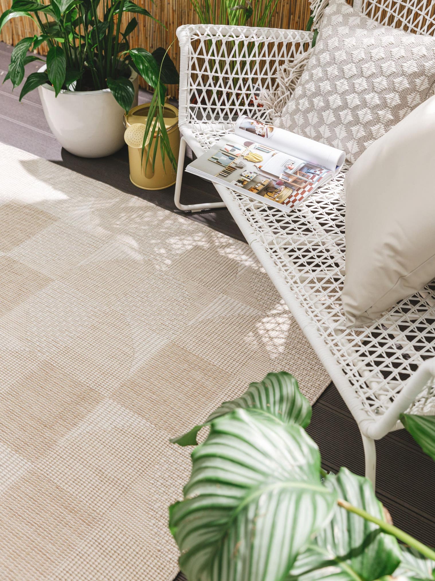 Rug made of 100% Polypropylene in White with a 1- 5 mm high pile by benuta Nest