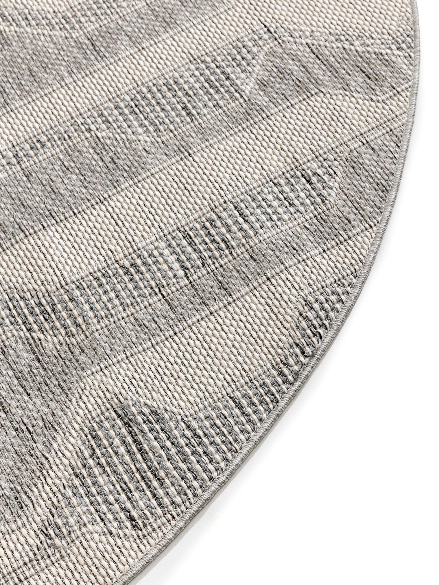 Teppich aus 100% Polypropylen in Grau mit bis 5 mm hohem Flor von benuta Nest