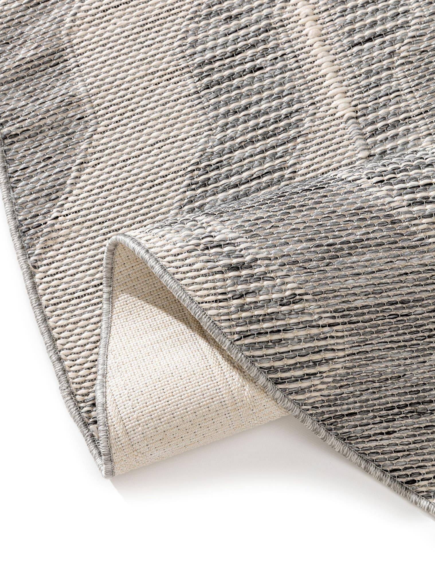 Teppich aus 100% Polypropylen in Grau mit bis 5 mm hohem Flor von benuta Nest