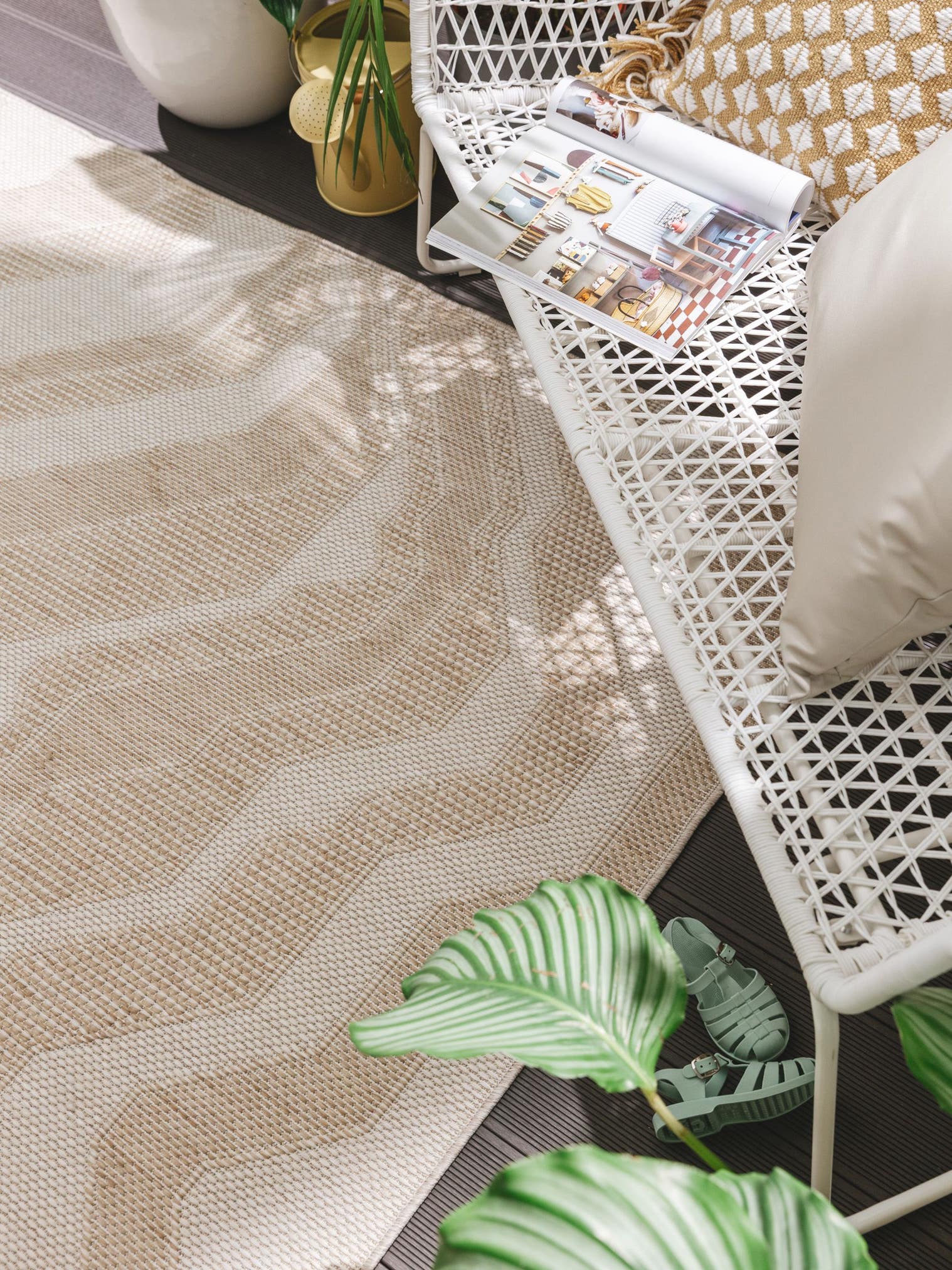 Teppich aus 100% Polypropylen in Weiß mit bis 5 mm hohem Flor von benuta Nest