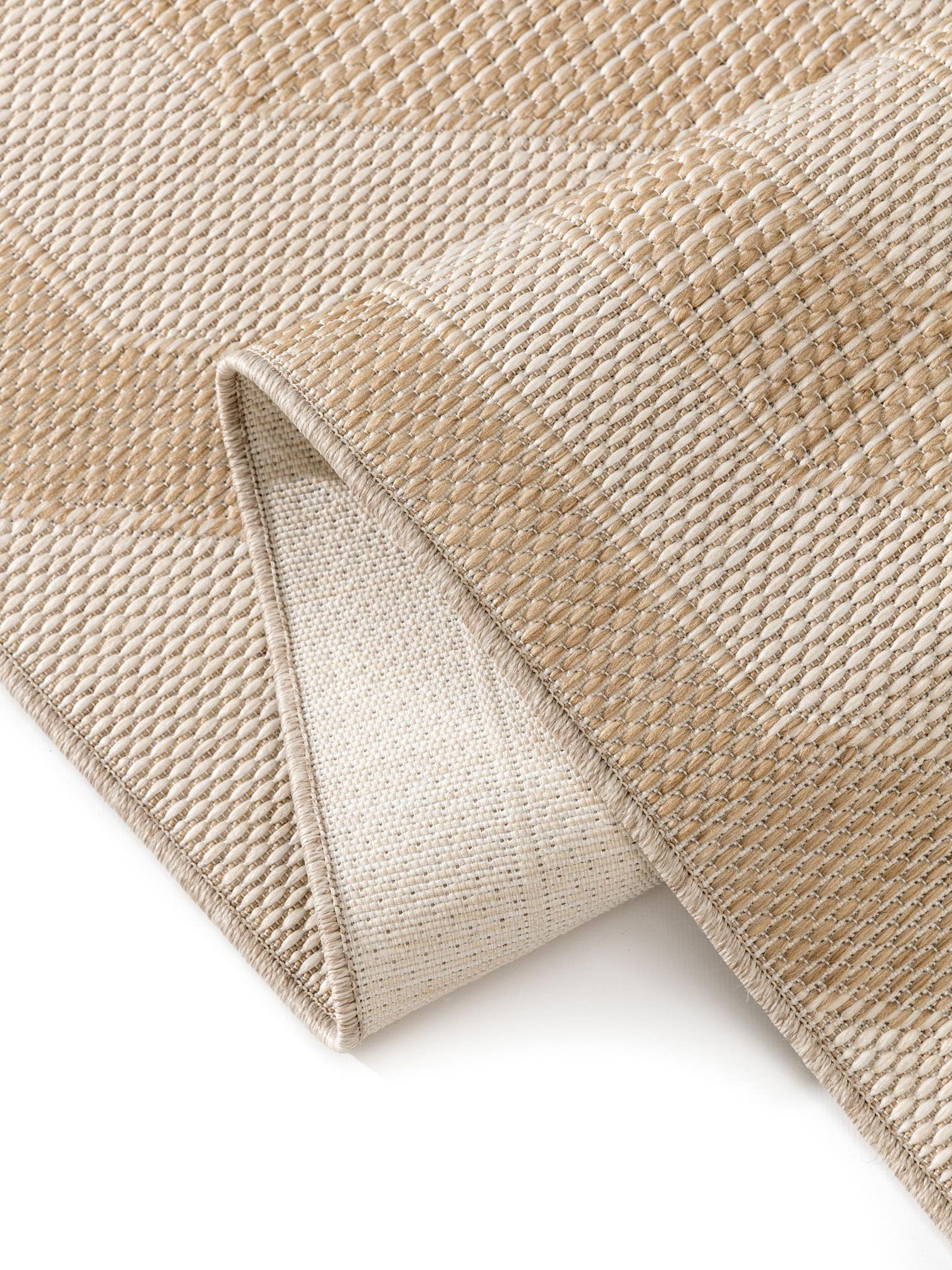 Teppich aus 100% Polypropylen in Weiß mit bis 5 mm hohem Flor von benuta Nest