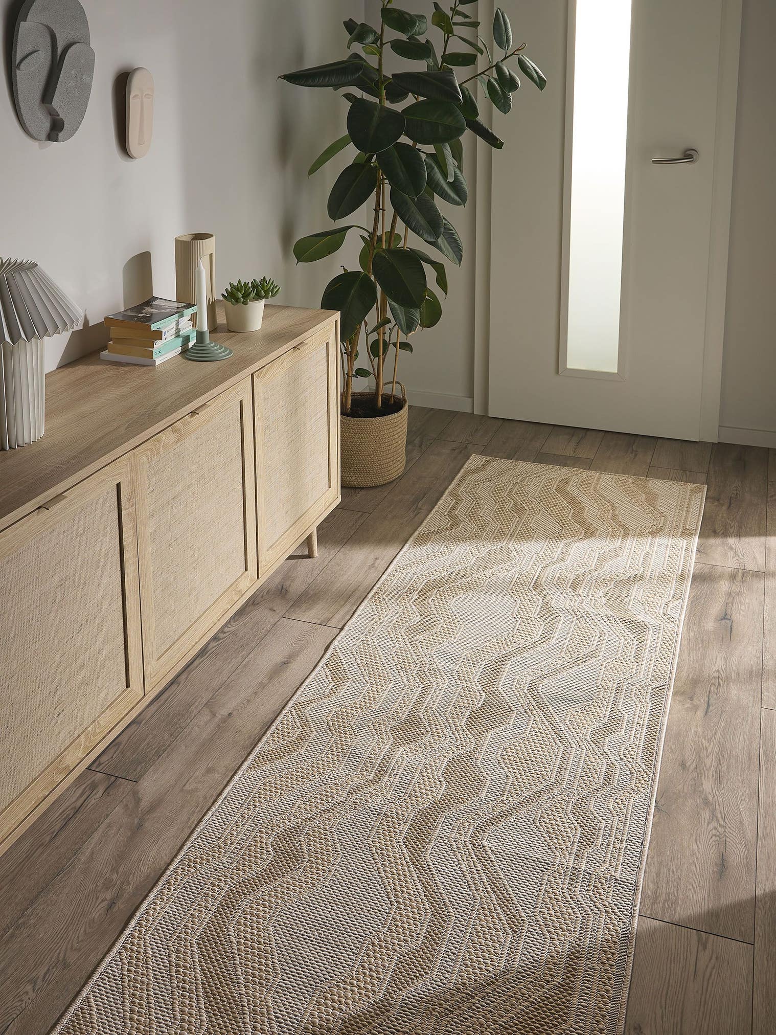 Teppich aus 100% Polypropylen in Weiß mit bis 5 mm hohem Flor von benuta Nest