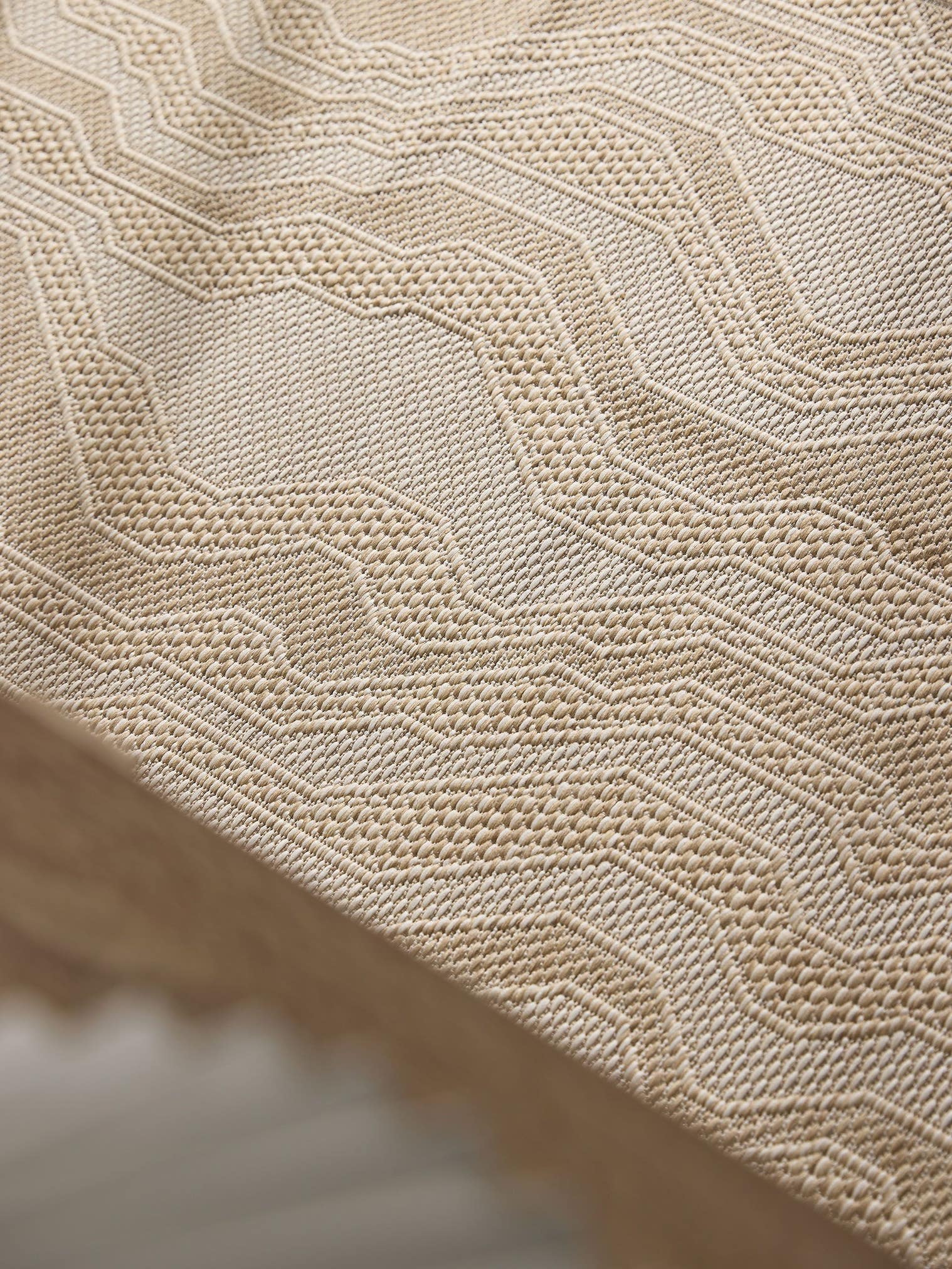 Teppich aus 100% Polypropylen in Weiß mit bis 5 mm hohem Flor von benuta Nest