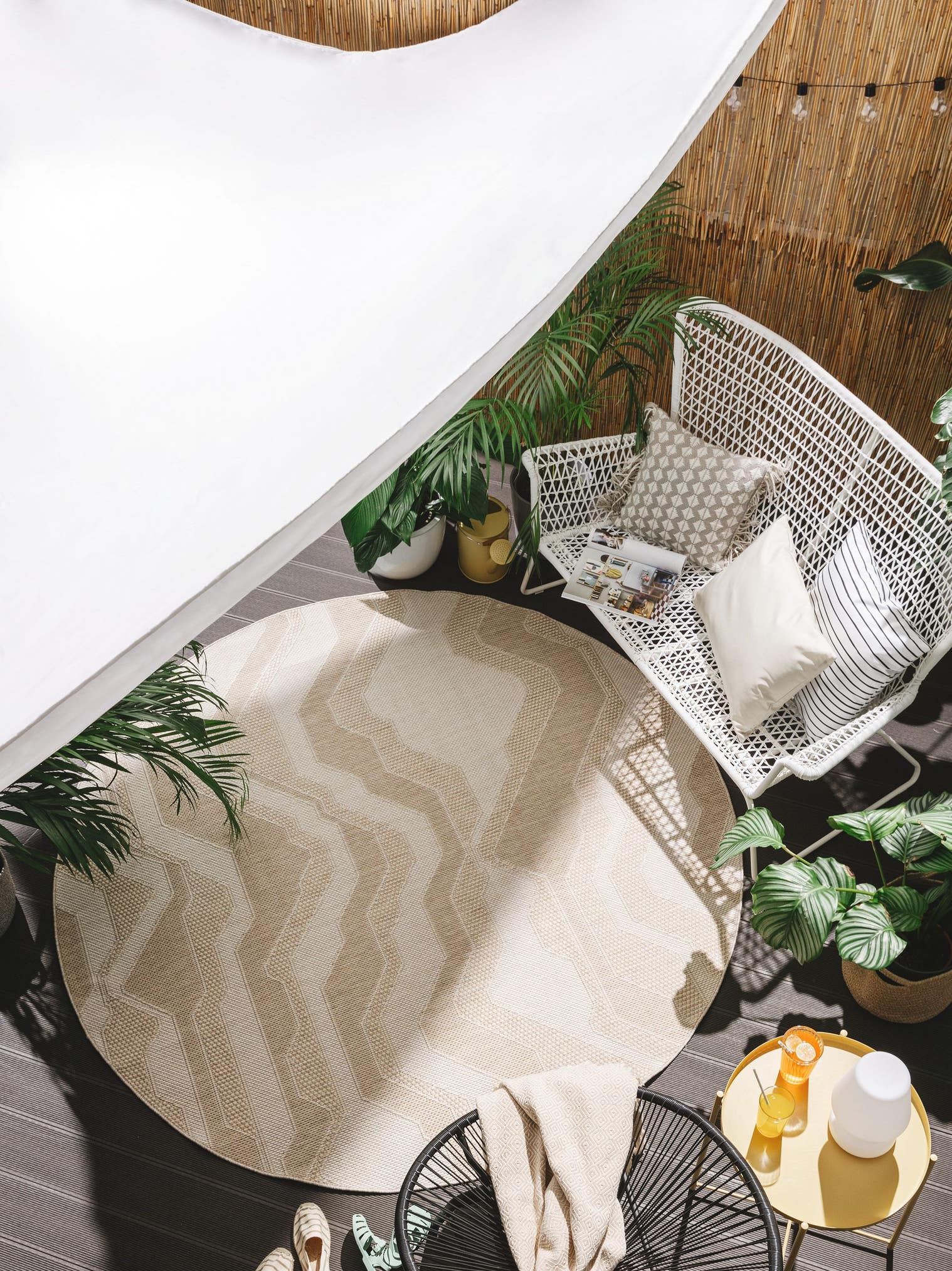 Teppich aus 100% Polypropylen in Weiß mit bis 5 mm hohem Flor von benuta Nest