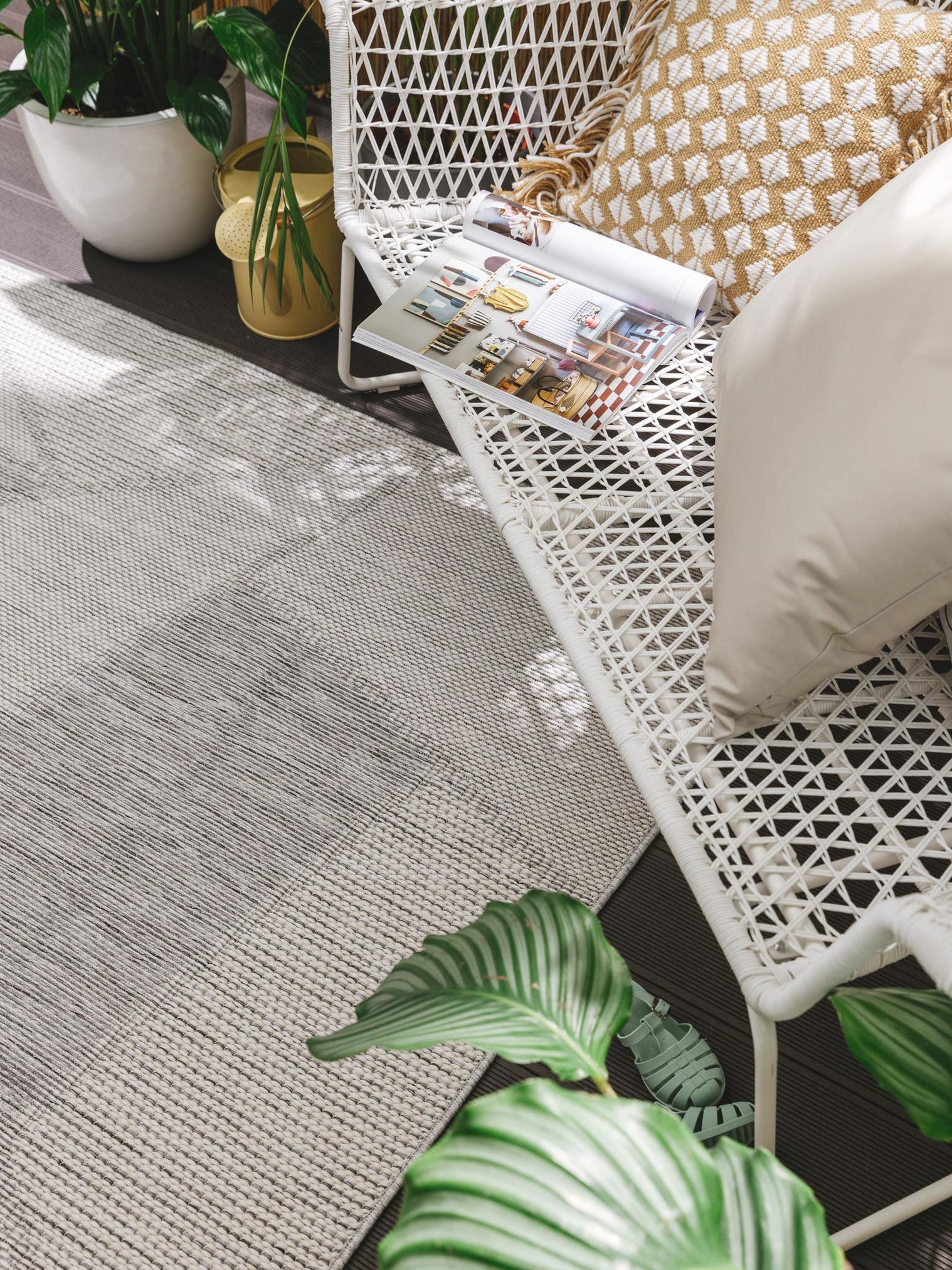 Teppich aus 100% Polypropylen in Grau mit bis 5 mm hohem Flor von benuta Nest
