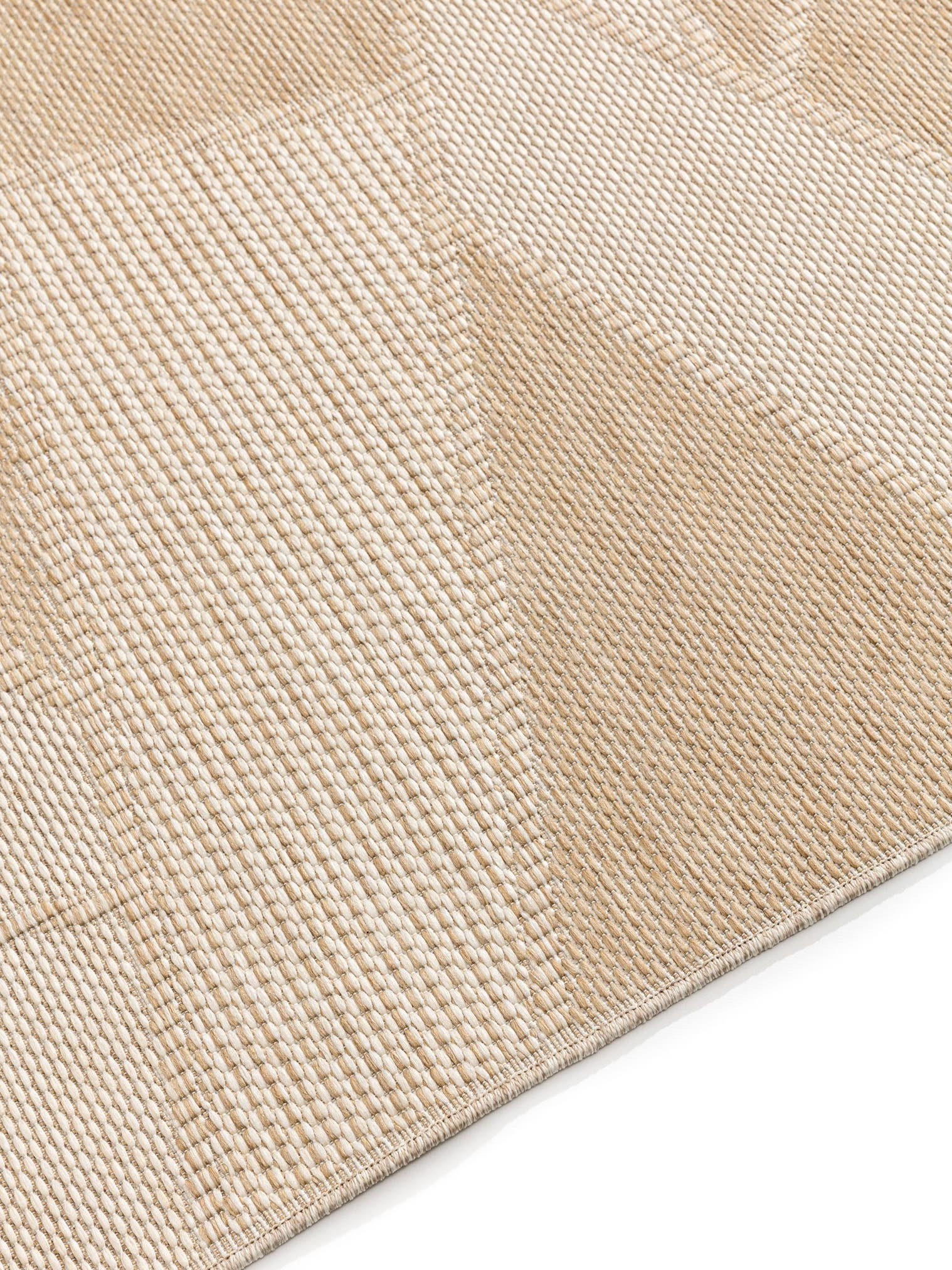 Teppich aus 100% Polypropylen in Weiß mit bis 5 mm hohem Flor von benuta Nest